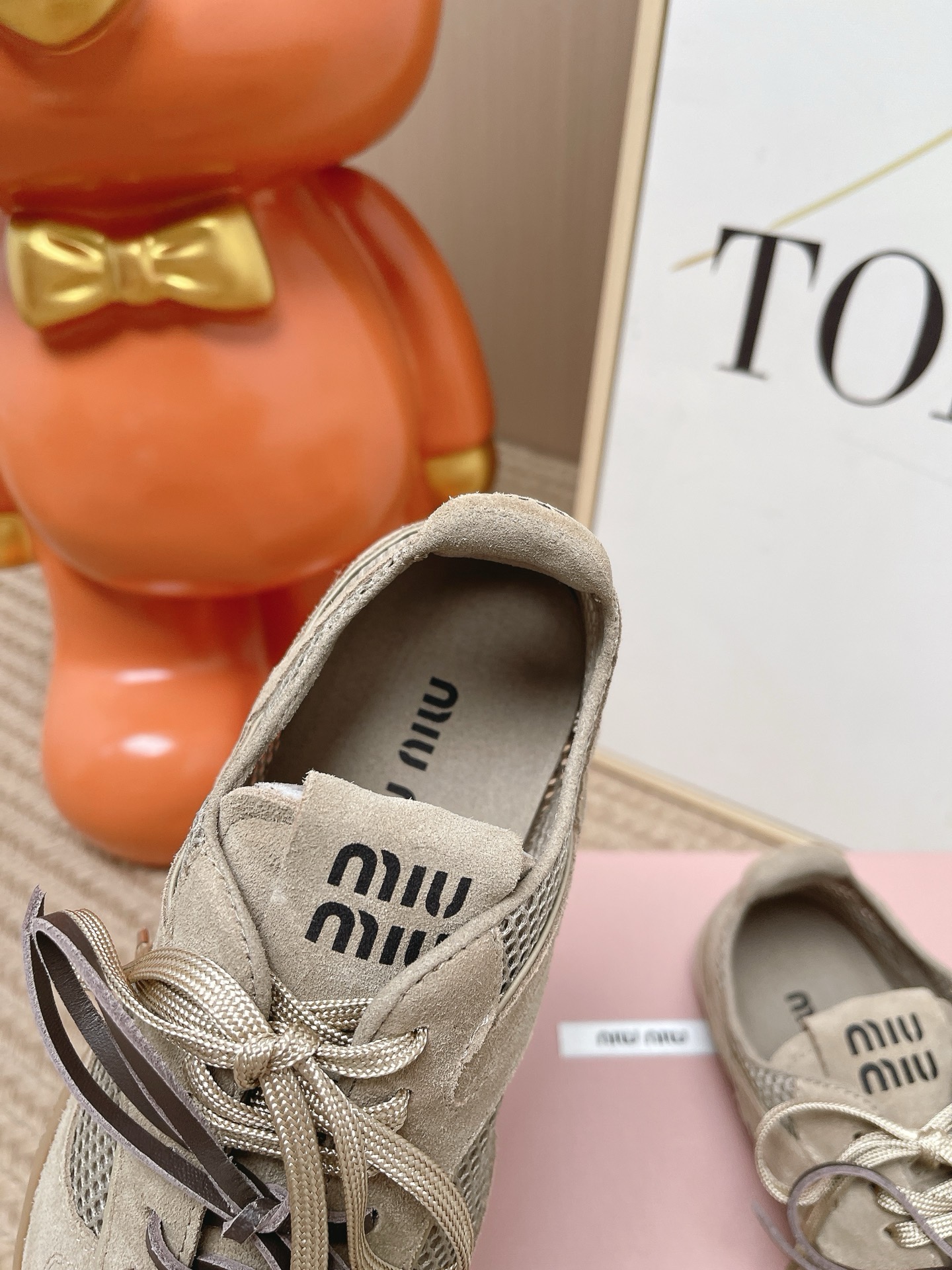 Кроссовки женские Miu Miu Plume бежевого цвета