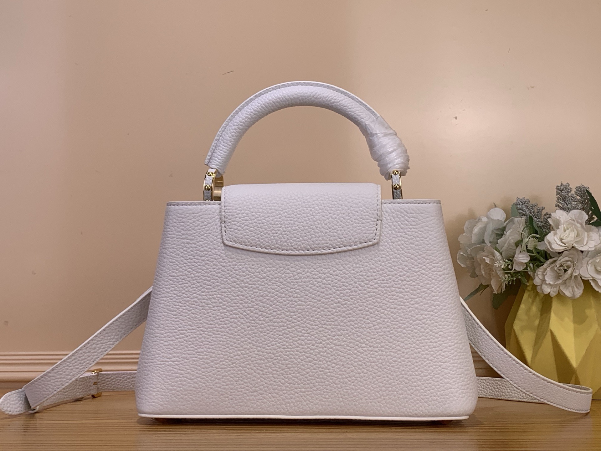 Сумка женская в стиле Louis Vuitton Capucines BB Confetti с декоративной цепочкой