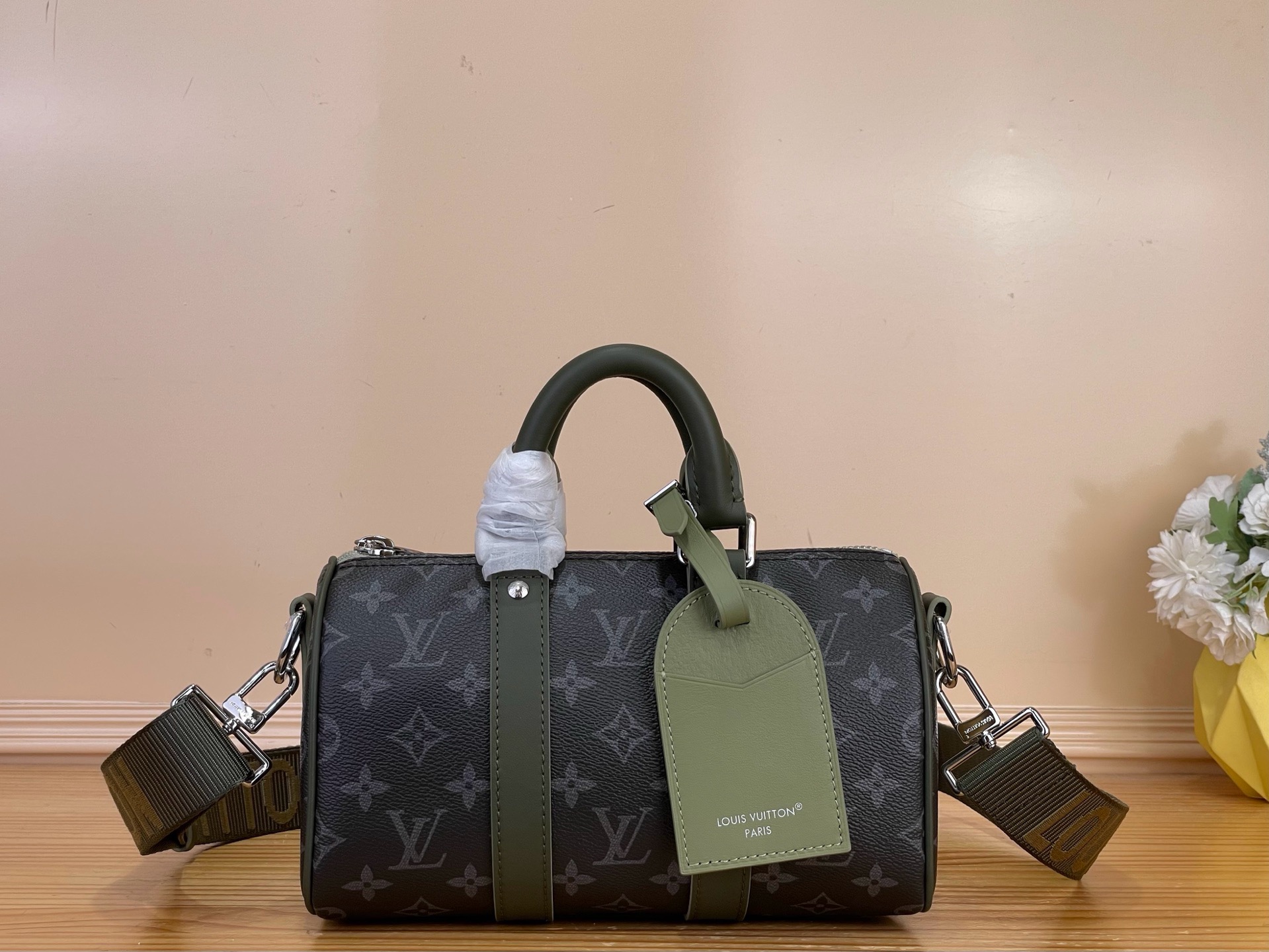 Сумка мужская Louis Vuitton Keepall Bandoulière 25 чёрно-зелёного цвета