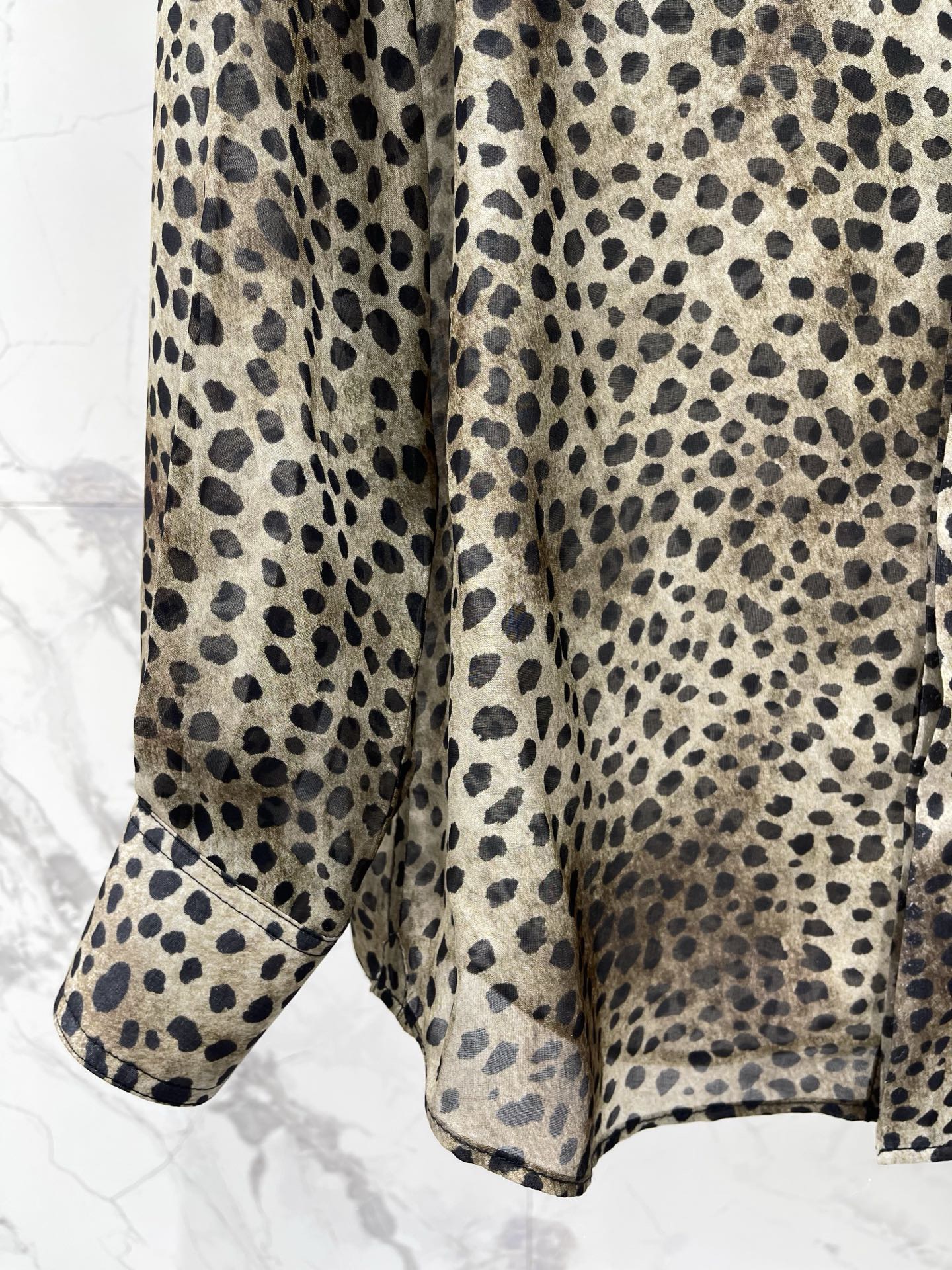 Рубашка женская в стиле Saint Laurent с леопардовым принтом с длинным рукавом