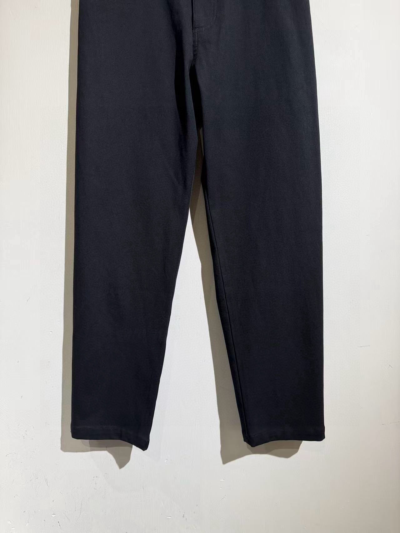 Брюки мужские в стиле Prada из хлопка чёрного цвета с эластичным поясом