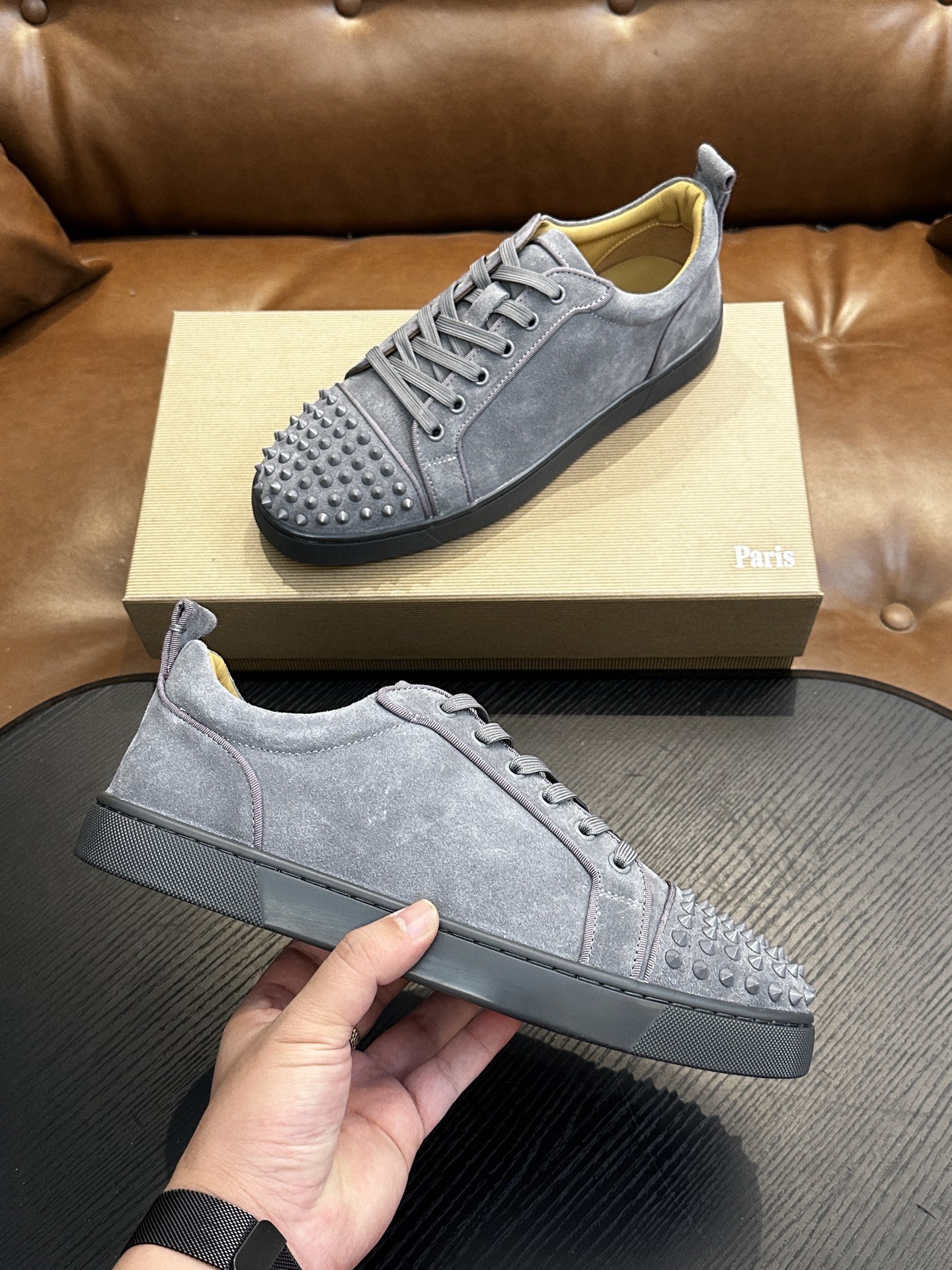 Кроссовки мужские в стиле Christian Louboutin серого цвета с шипами