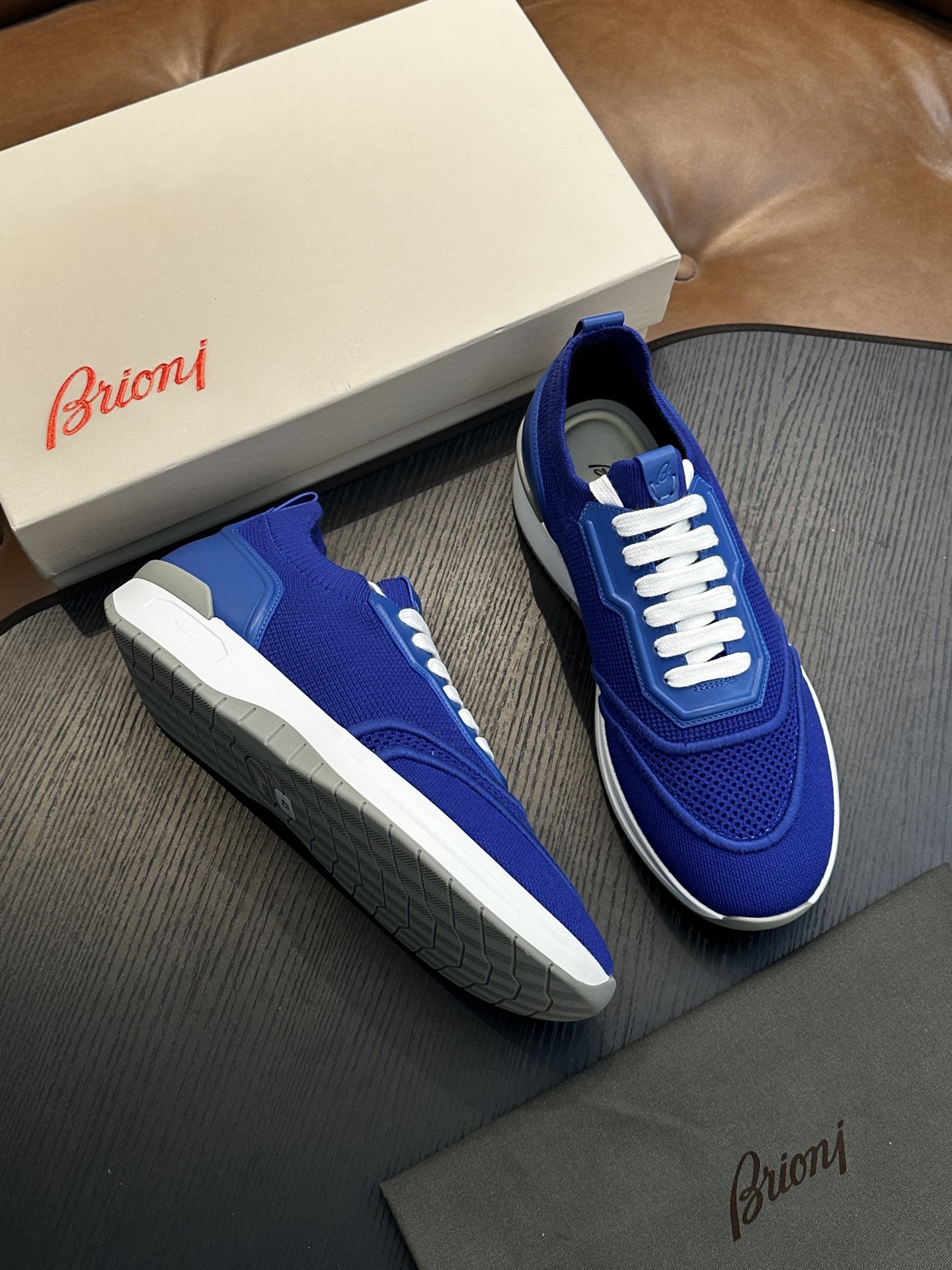 Кроссовки мужские в стиле Brioni синего цвета с белыми шнурками