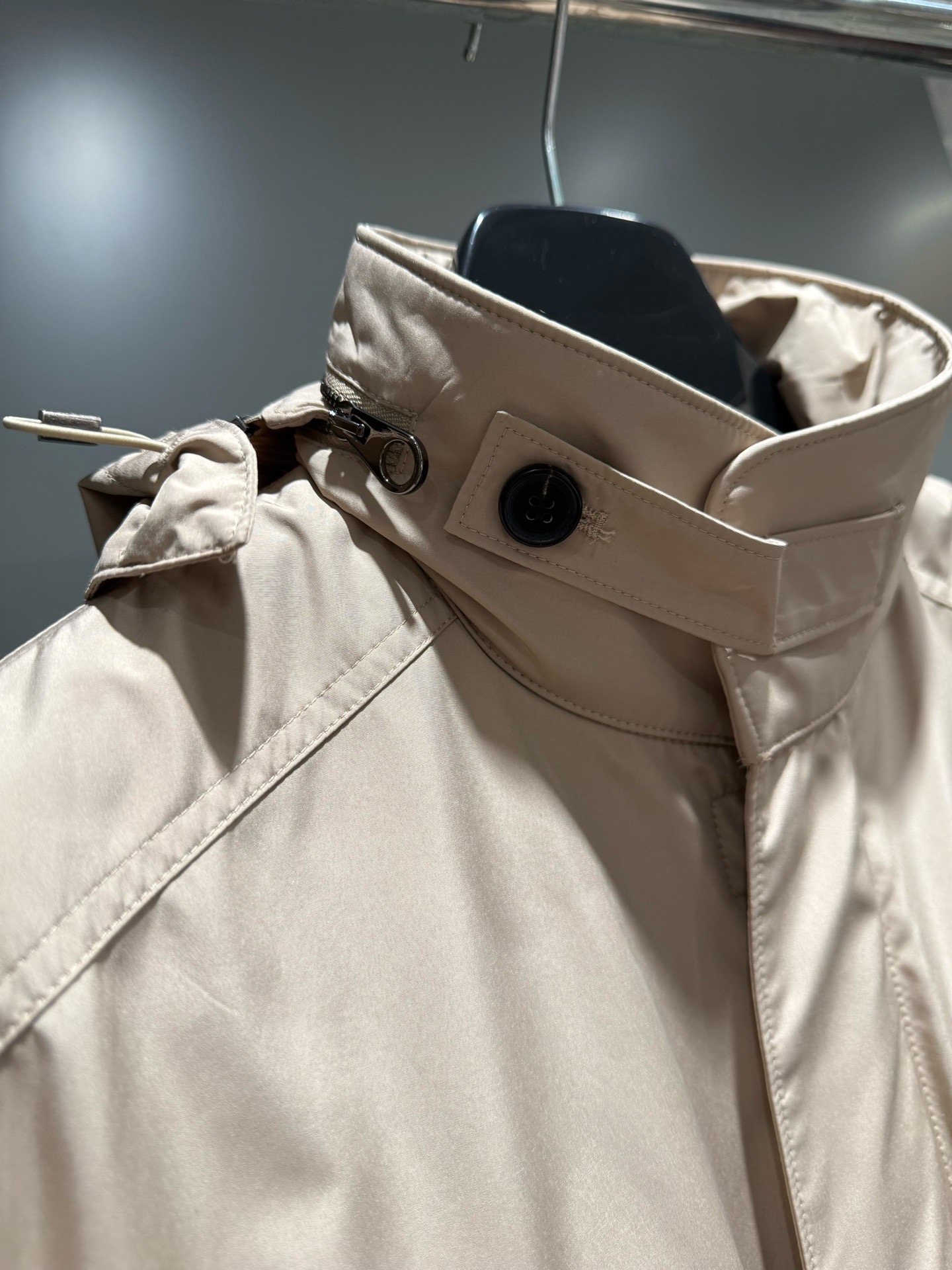 Куртка мужская в стиле Loro Piana из плащевой ткани бежевого цвета