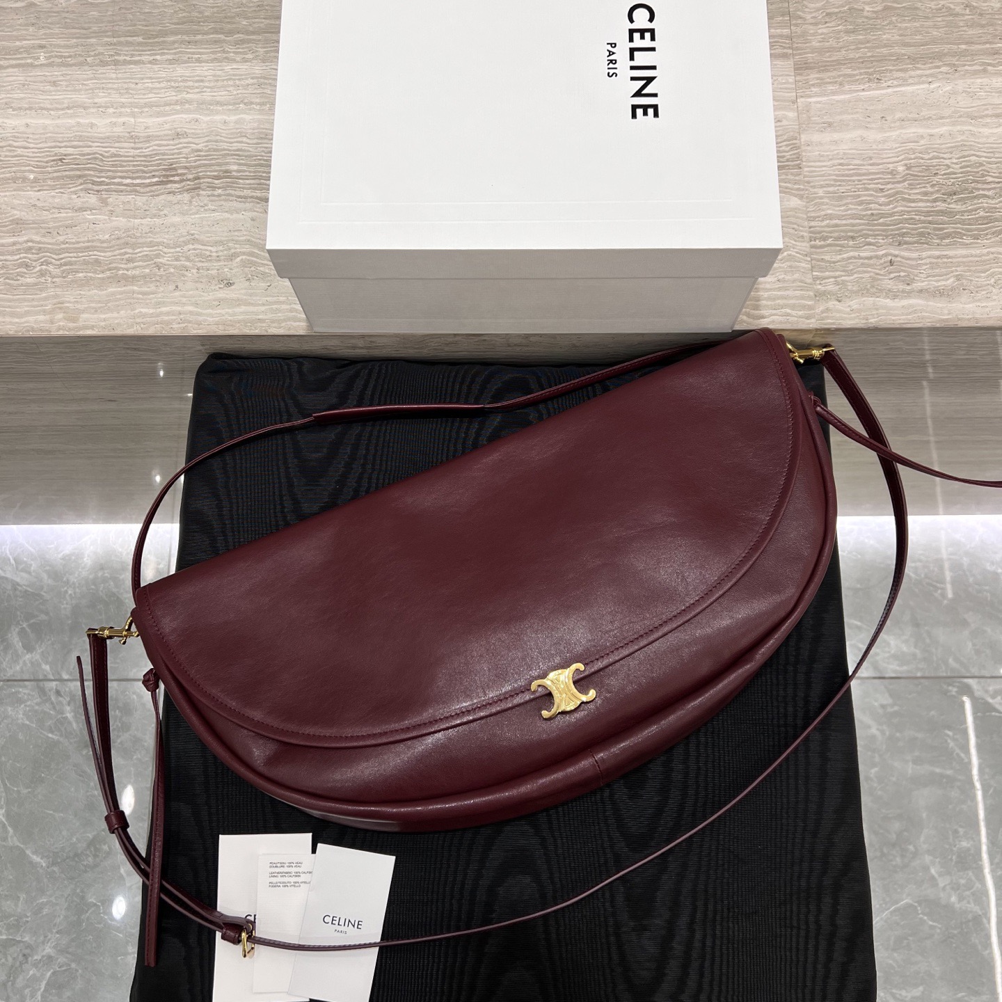 Сумка женская в стиле Celine Soft Triomphe Halfmoon бордового цвета