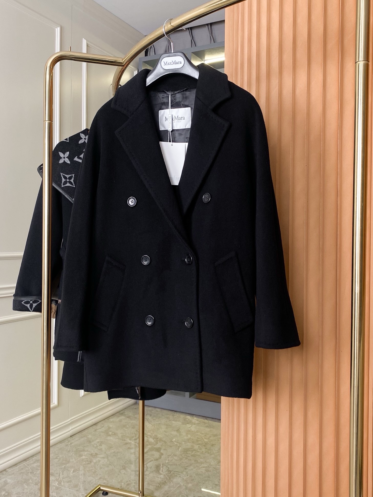 Пальто женское Max Mara Short 101801 Icon Coat чёрного цвета