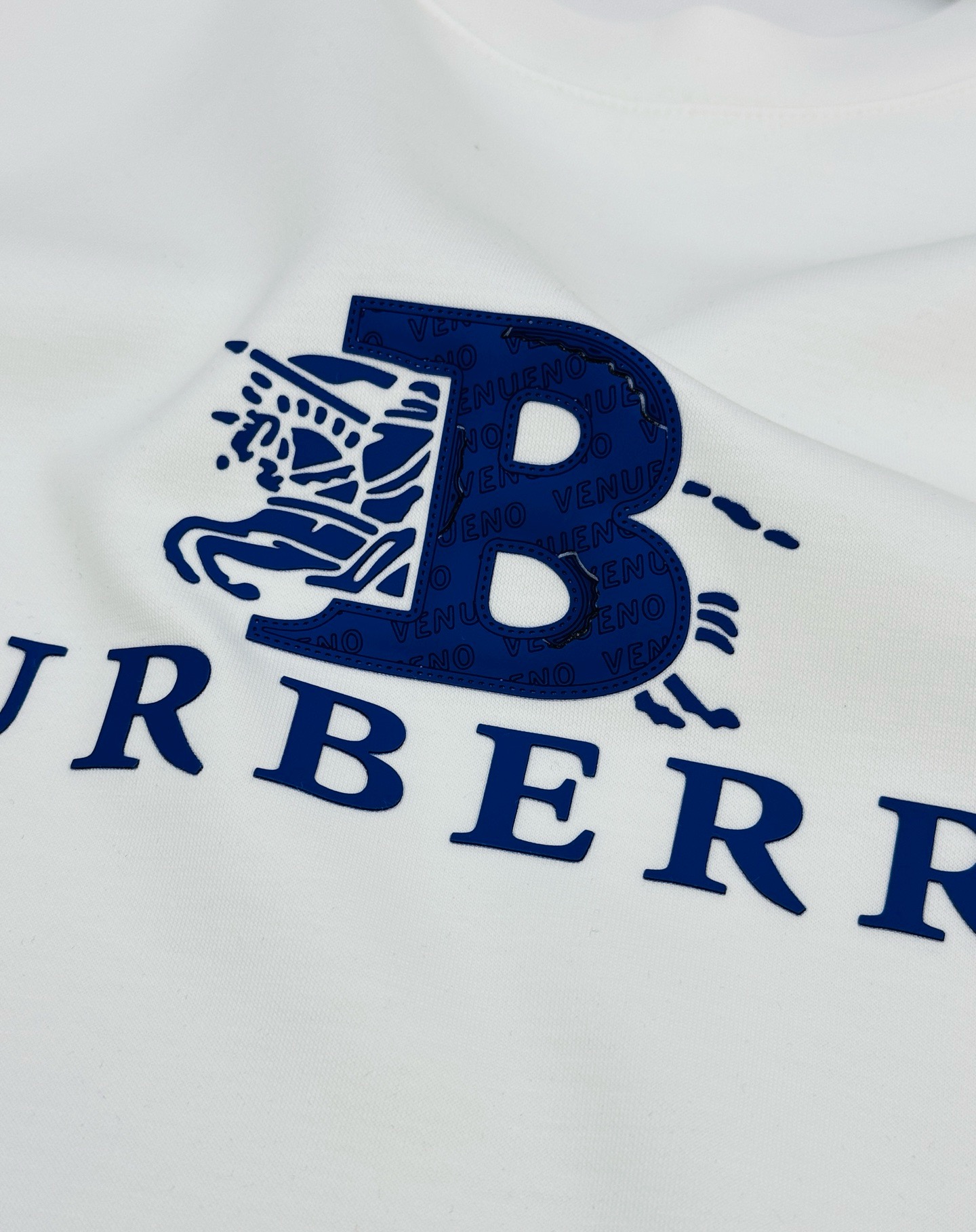 Футболка мужская в стиле Burberry белого цвета с логотипом