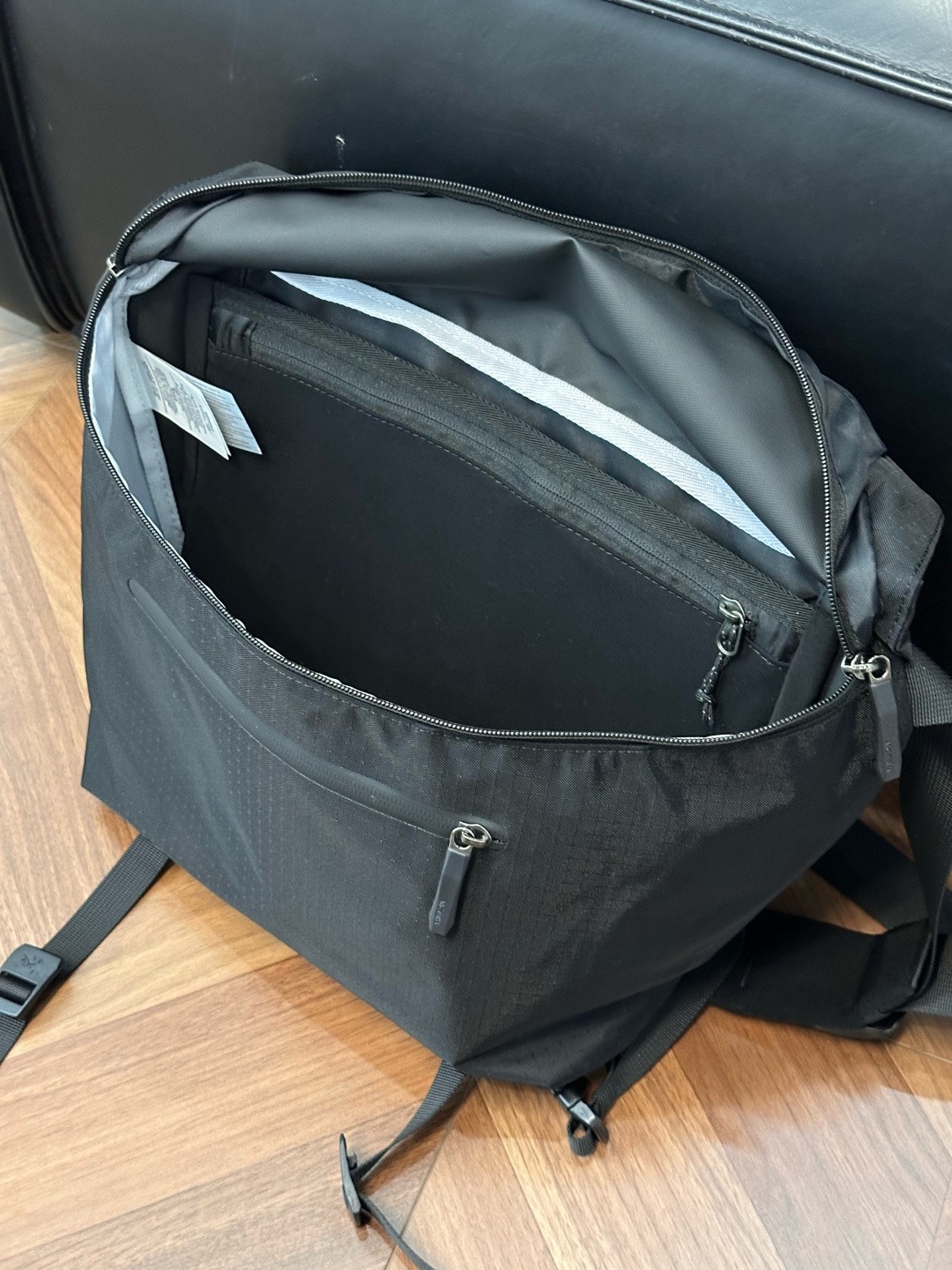 Сумка через плечо  Arc’teryx Granville 10 чёрного цвета