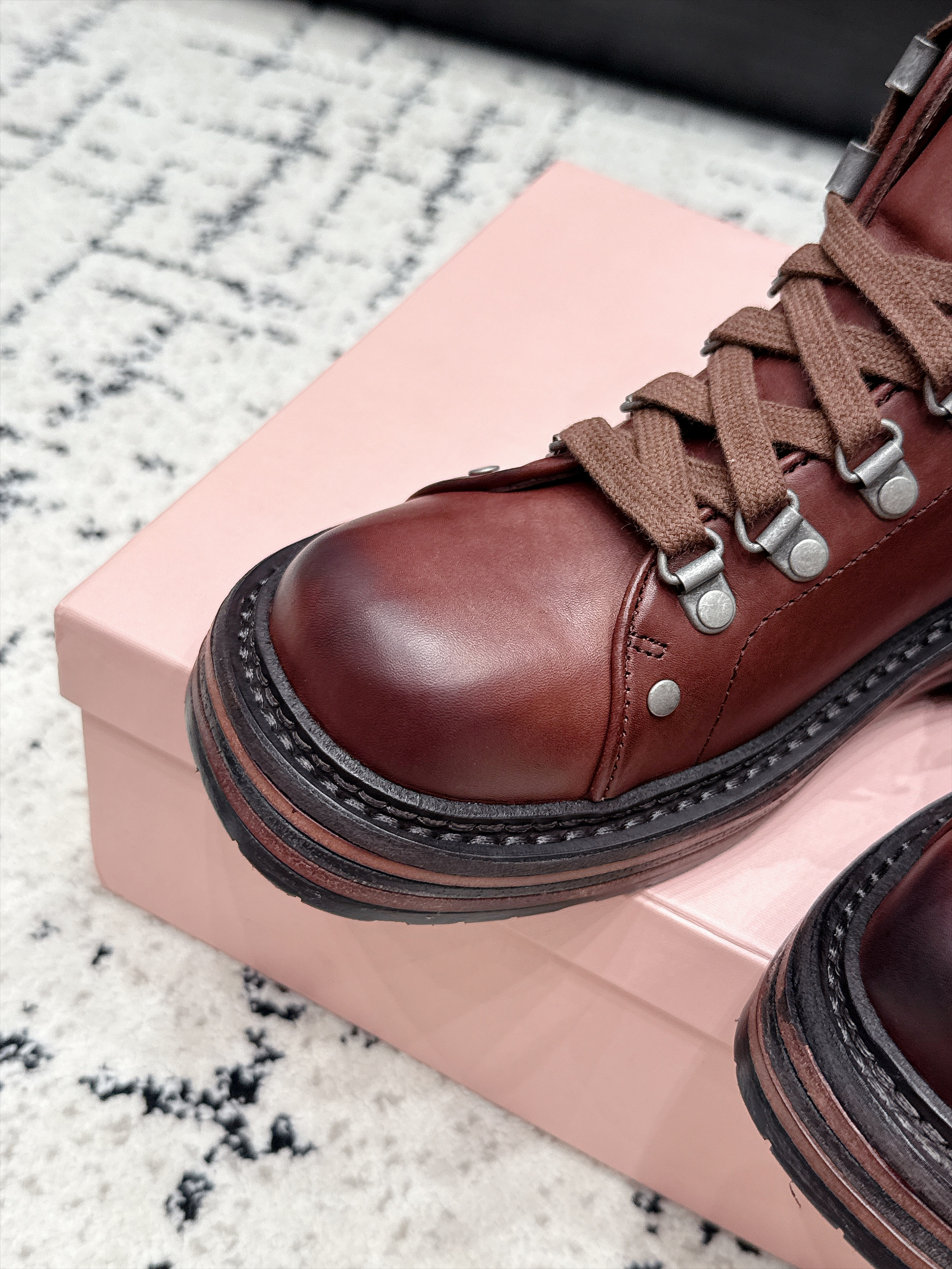 Ботинки женские Miu Miu Leather Laced Booties коричневого цвета