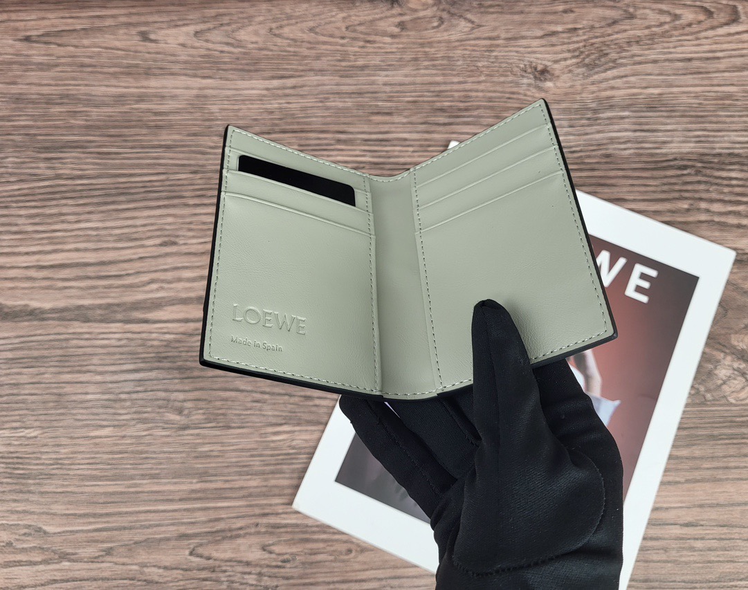 Кошелёк компактный в стиле Loewe L1132 светло-серого цвета