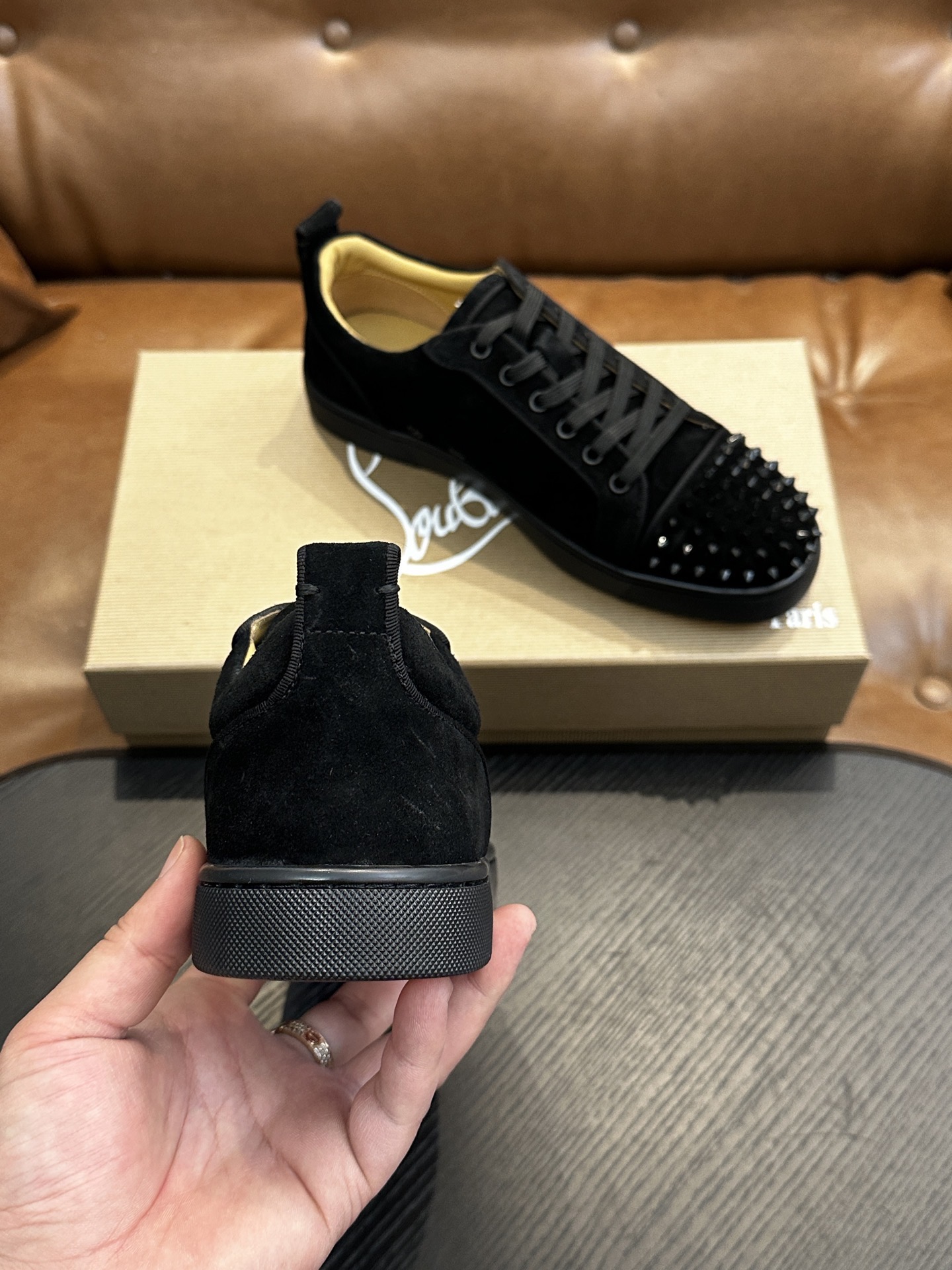 Кроссовки мужские в стиле Christian Louboutin чёрного цвета с шипами