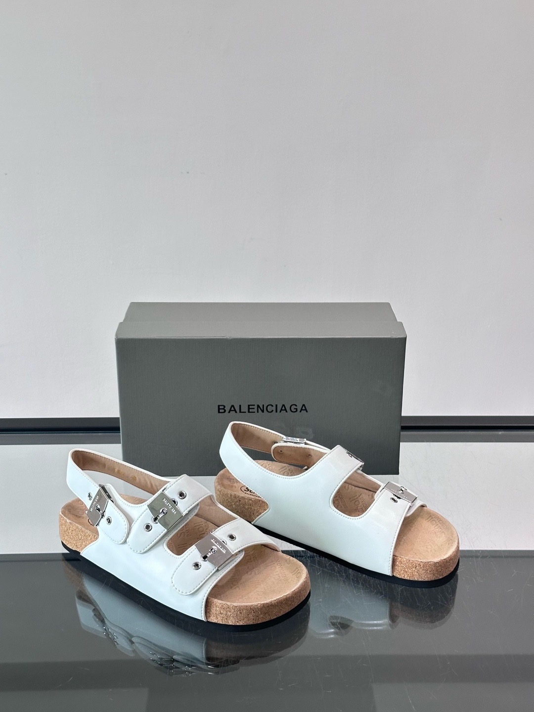 Сандалии мужские в стиле Balenciaga x Birkenstock Boston белого цвета