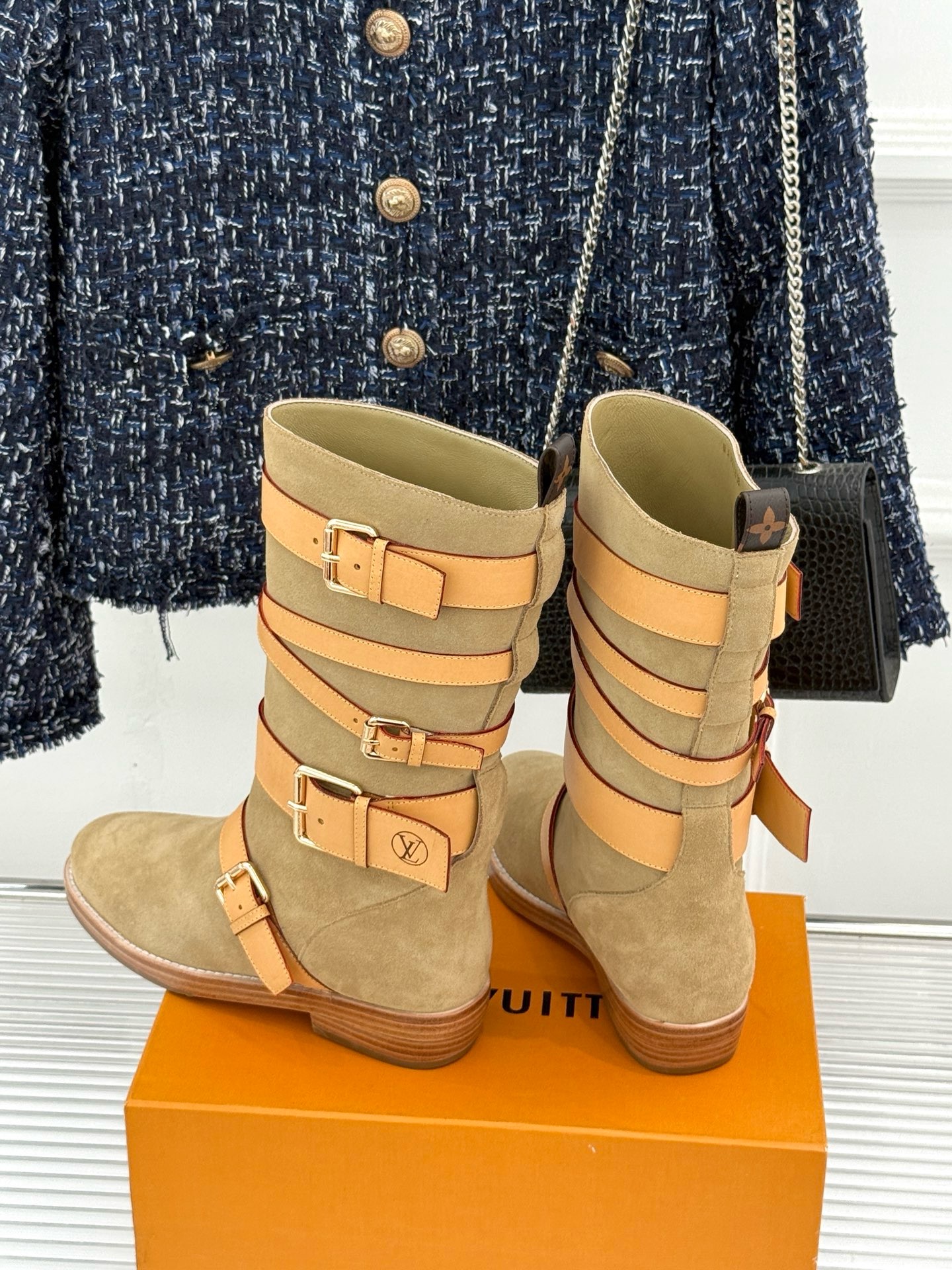 Сапоги женские Louis Vuitton Amiral Flat Boot бежевого цвета