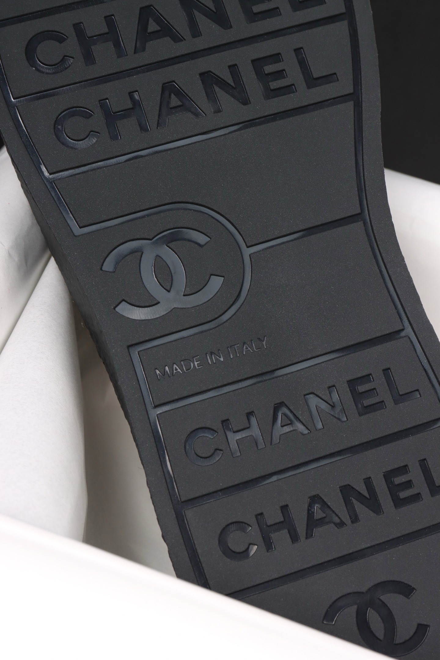 Кеды женские Chanel 25A из натуральной кожи черного цвета