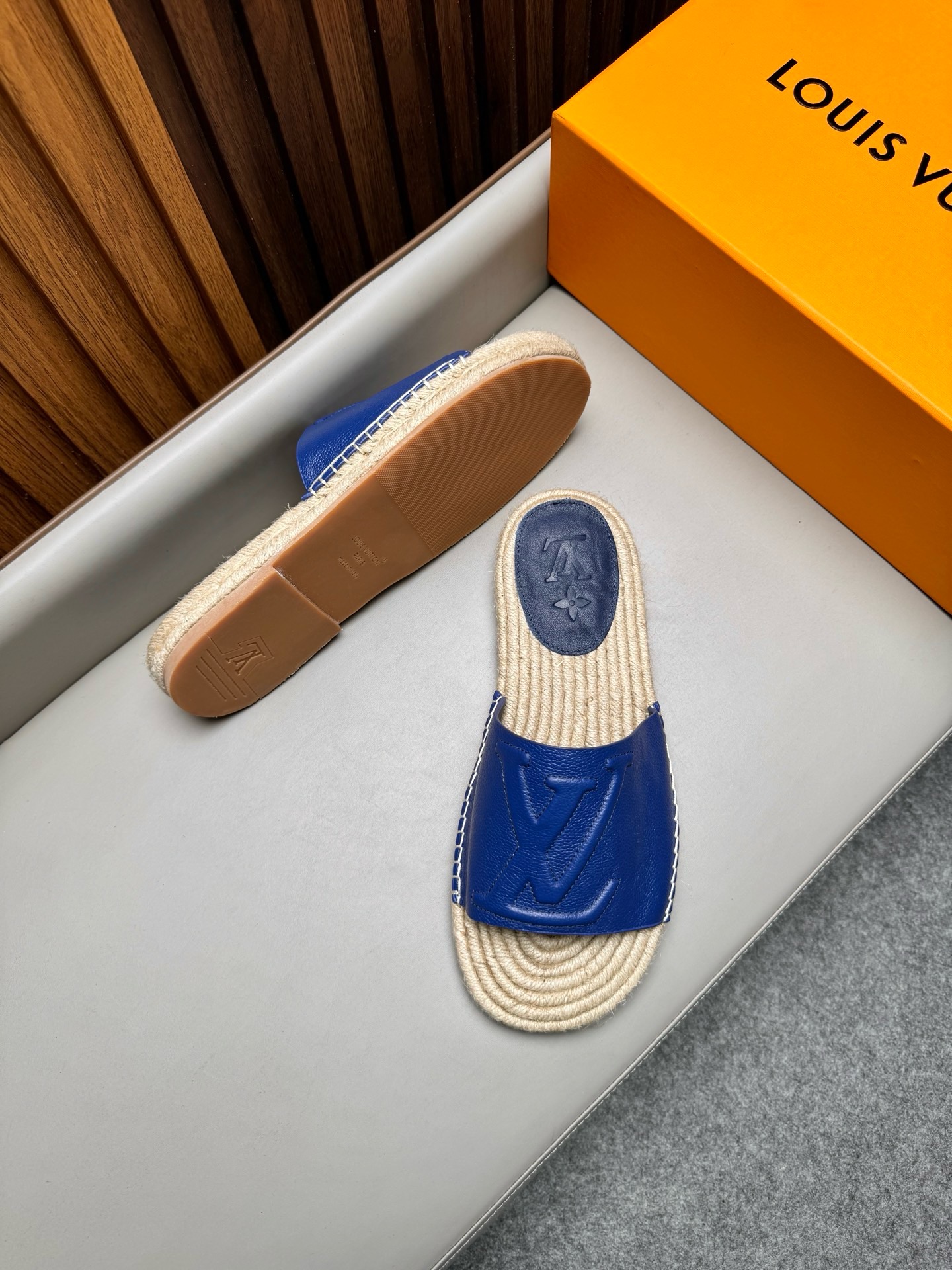 Шлёпанцы мужские в стиле Louis Vuitton синего цвета