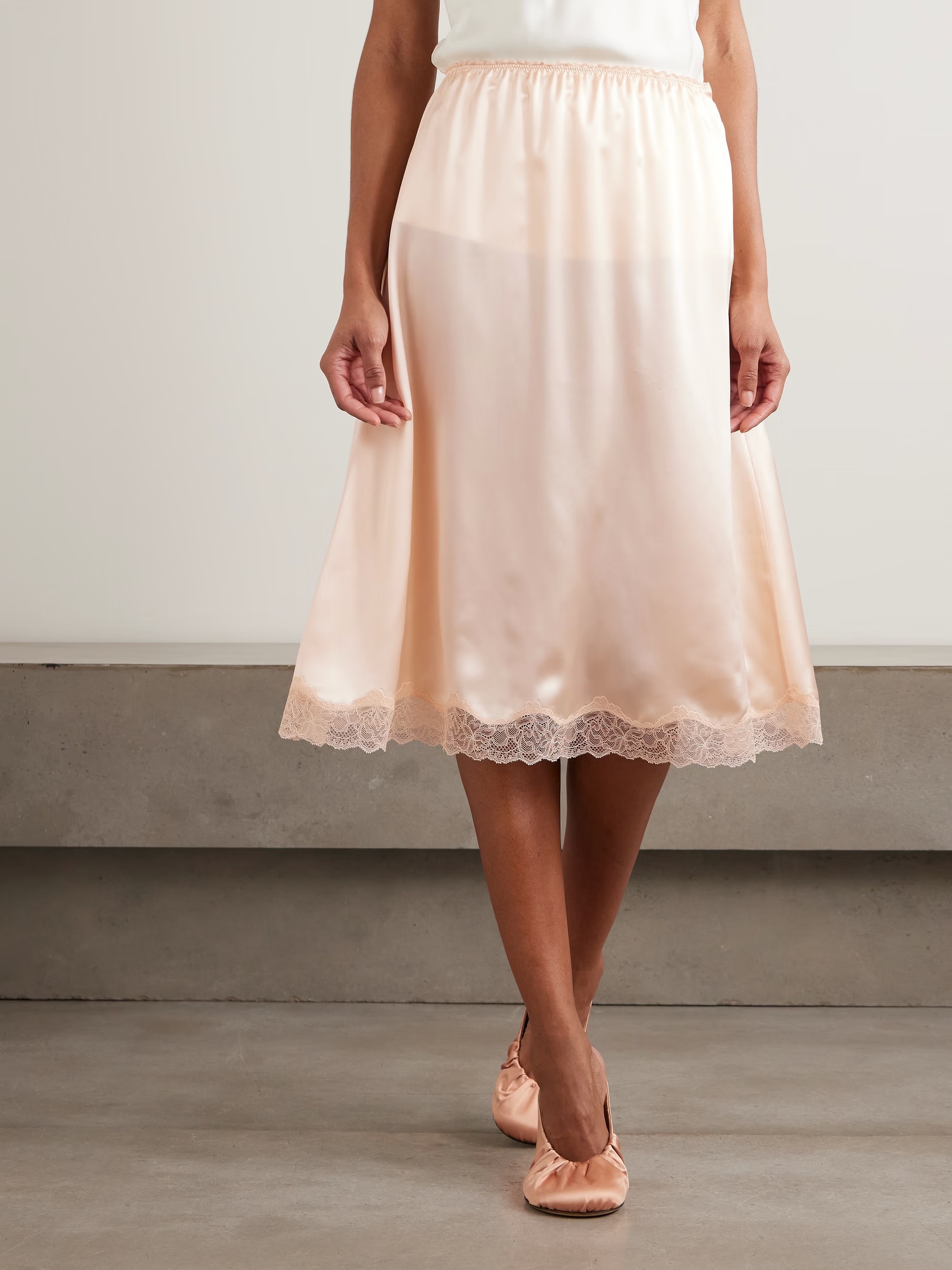 Юбка женская миди из вискозного текстиля персикового цвета с кружевной отделкой