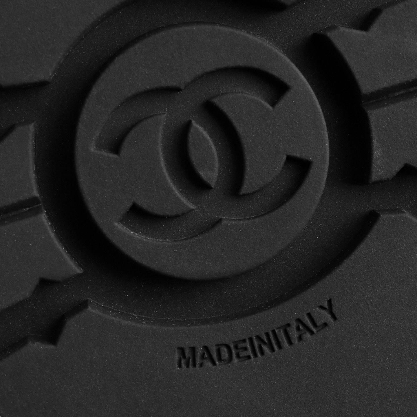 Ботинки женские Chanel молочно-чёрного цвета
