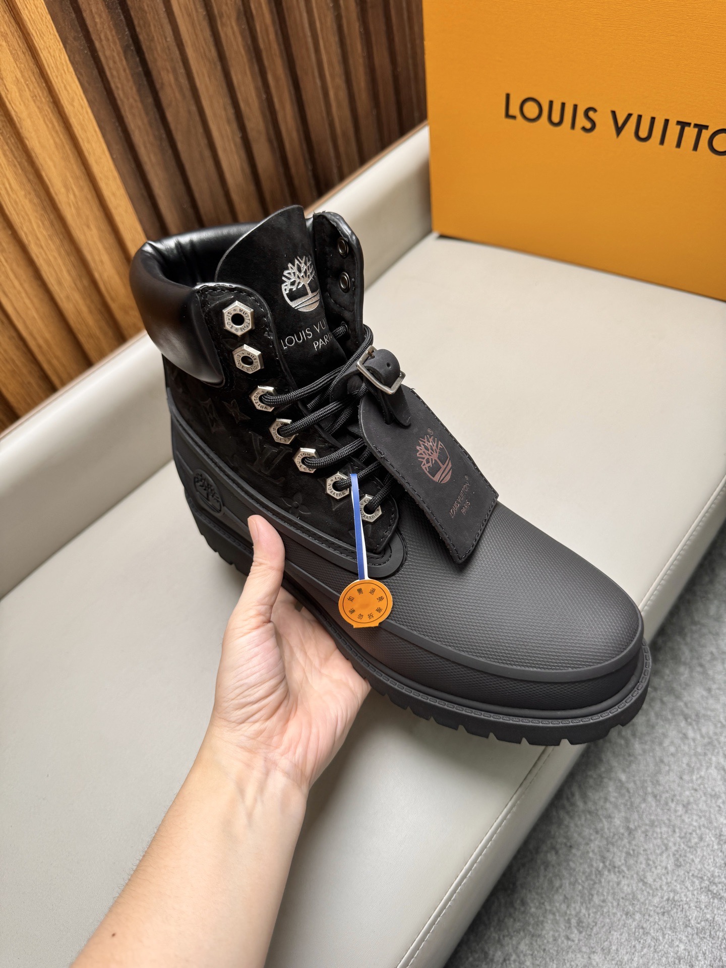 Ботинки мужские Louis Vuitton LV Remix Combat Boot чёрного цвета