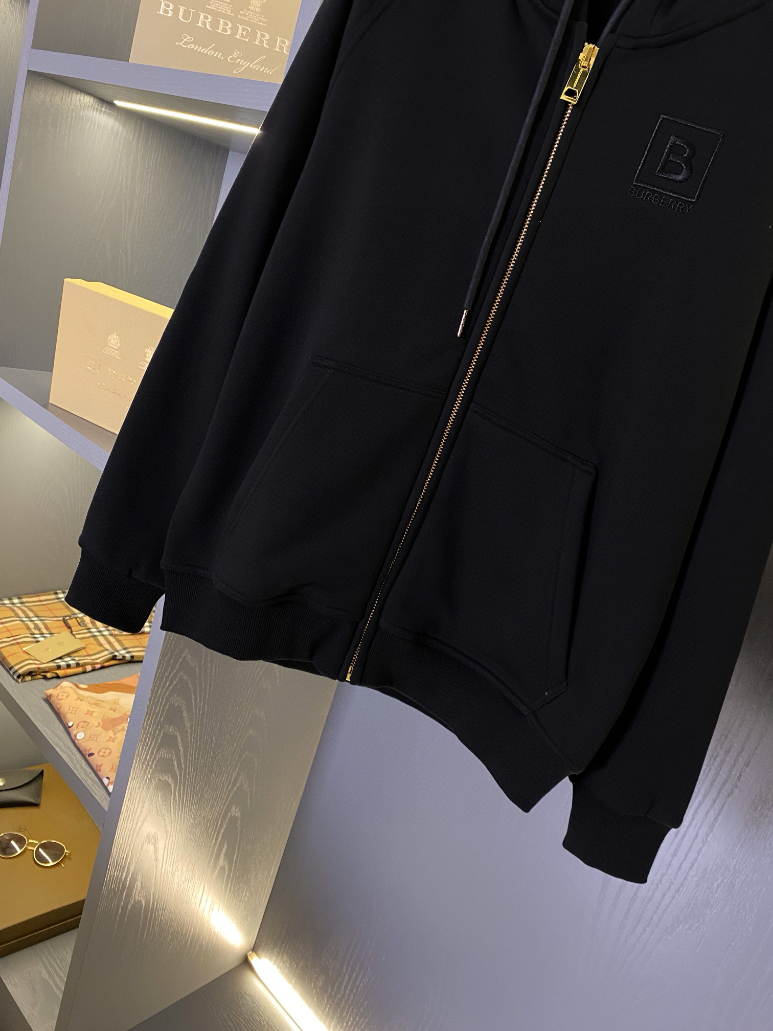 Худи унисекс в стиле Burberry из плотного футера с вышивкой чёрного цвета