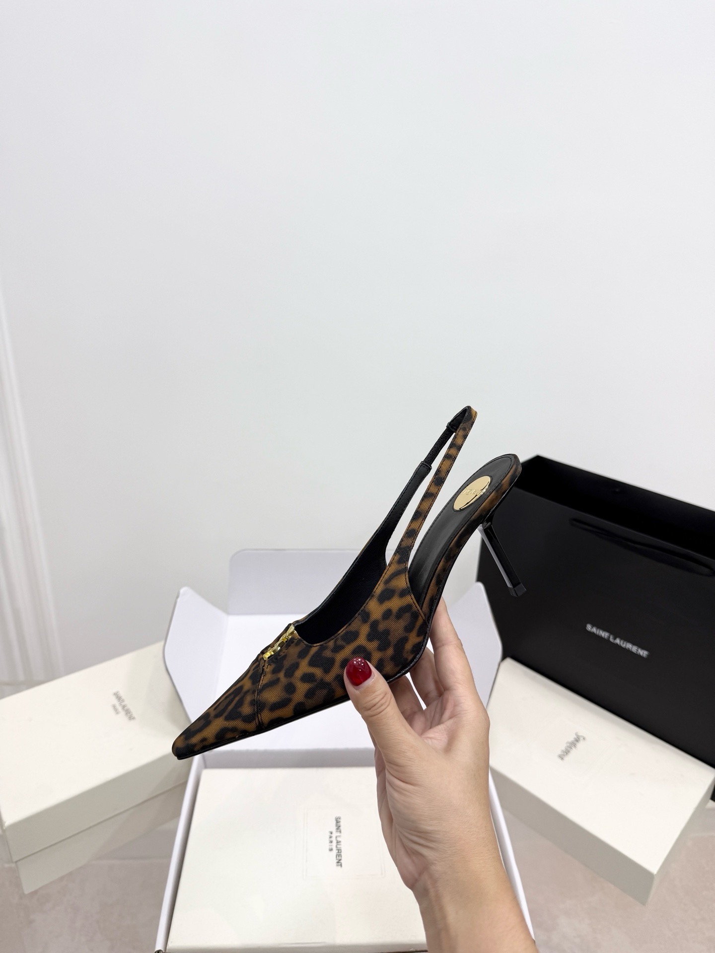 Слингбэки женские Saint Laurent Jeanne леопардового цвета