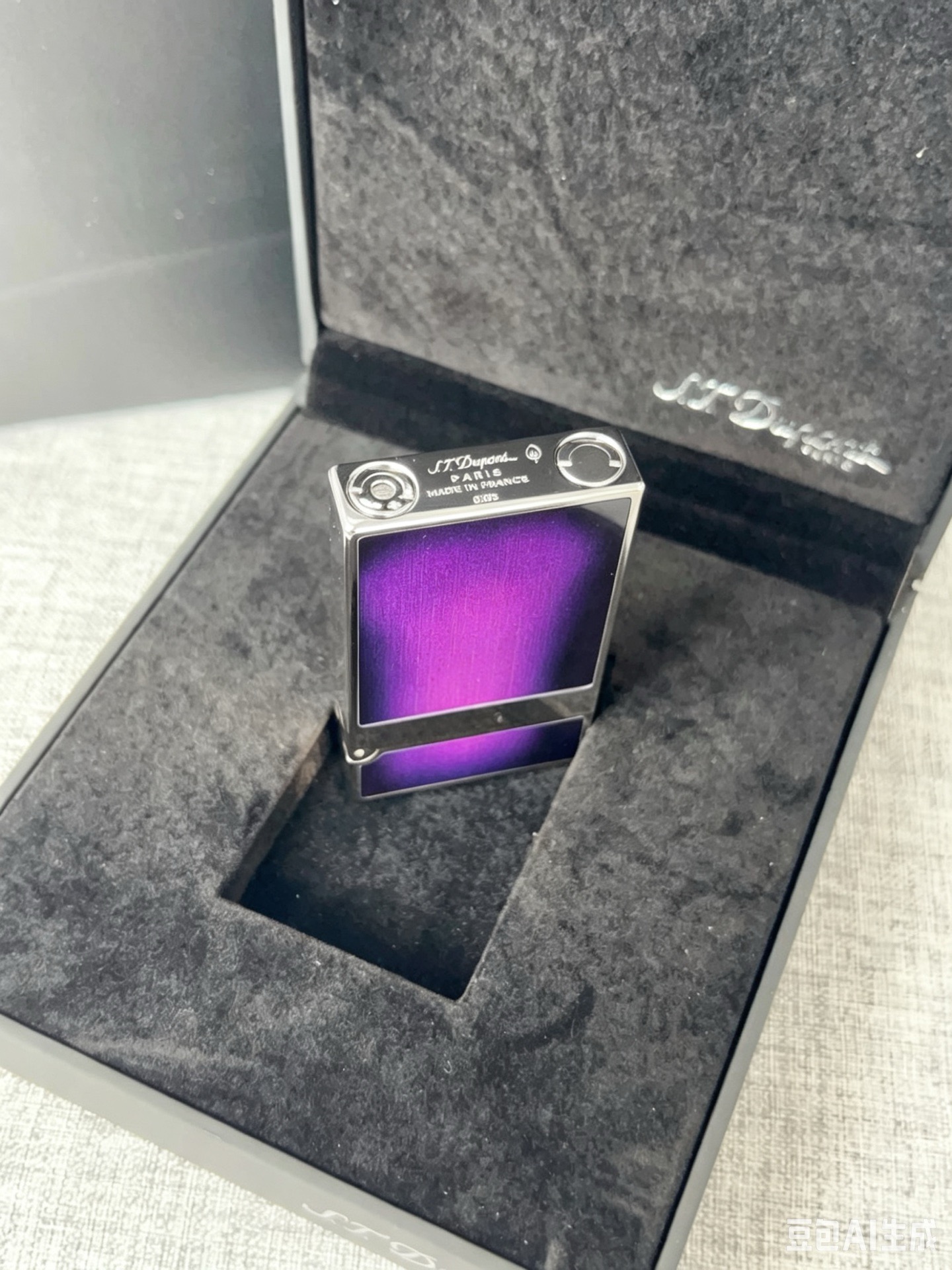 Зажигалка S.T. Dupont (фиолетового цвета)