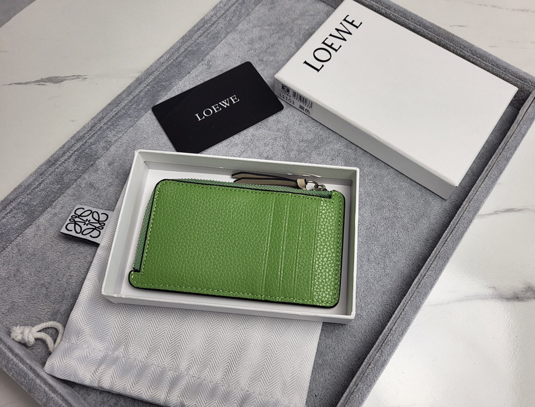 Картхолдер в стиле Loewe Anagram L1103 светло-зелёного цвета
