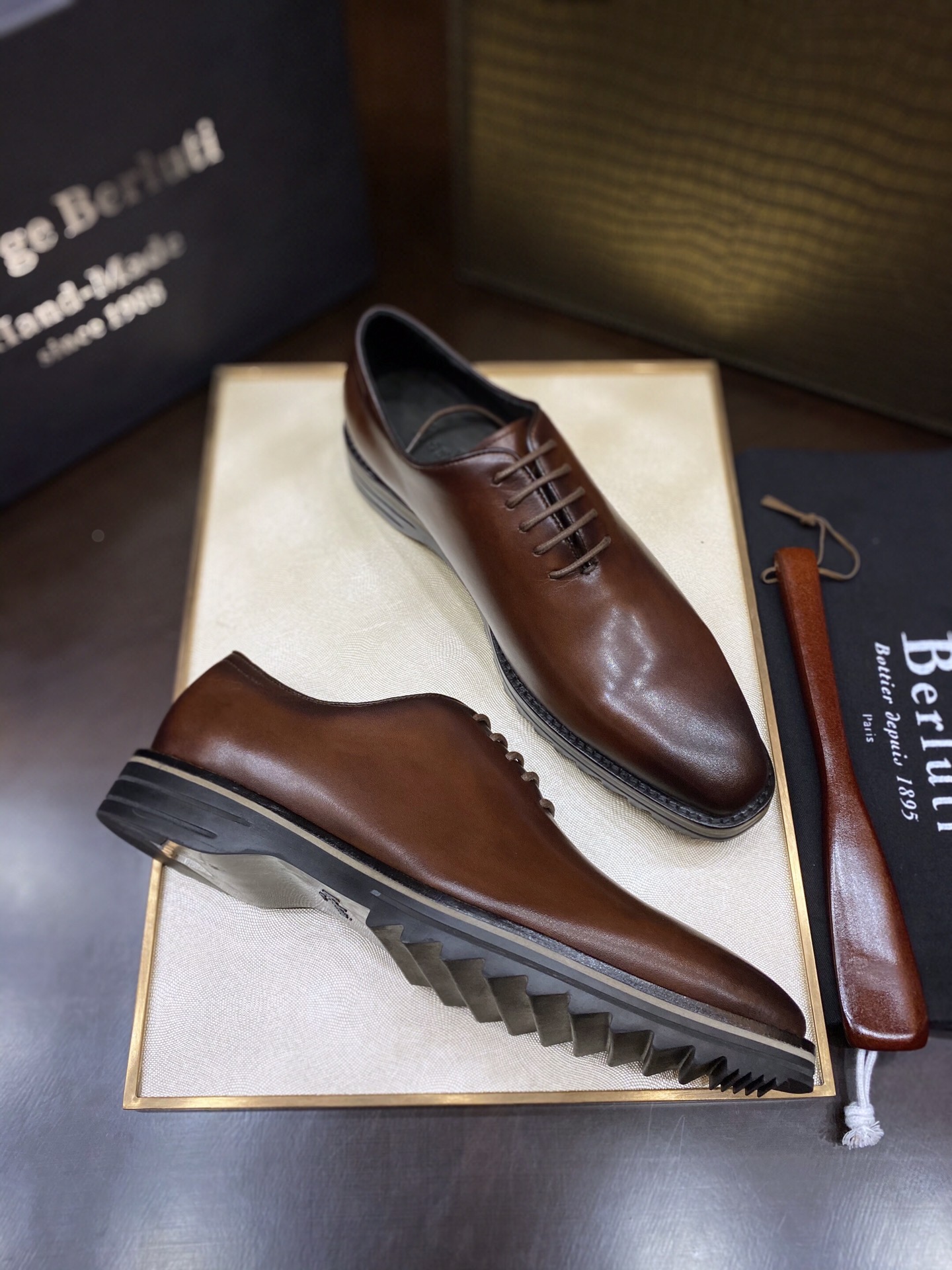 Туфли мужские в стиле Berluti из натуральной кожи коричневого цвета