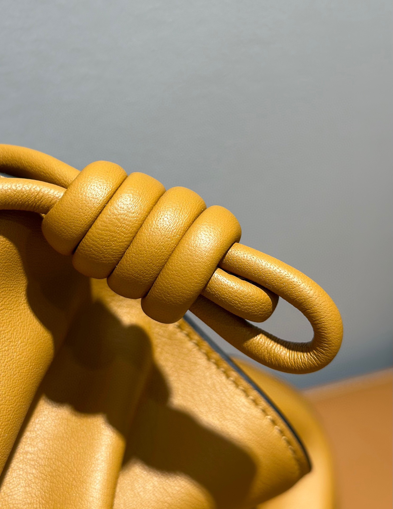 Сумка женская в стиле Loewe Flamenco  золотисто-жёлтого цвета