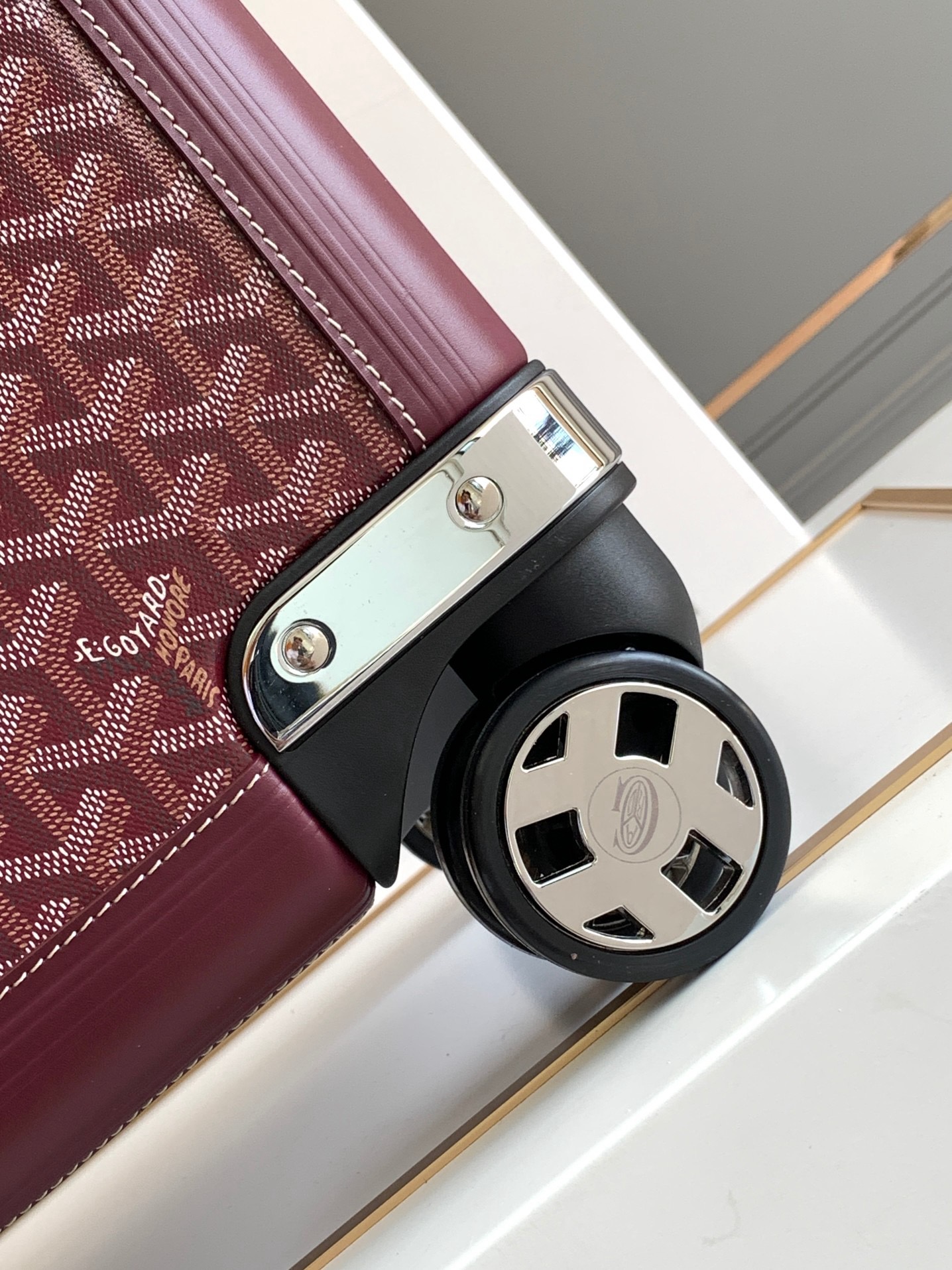 Чемодан Goyard Bourget PM бордового цвета