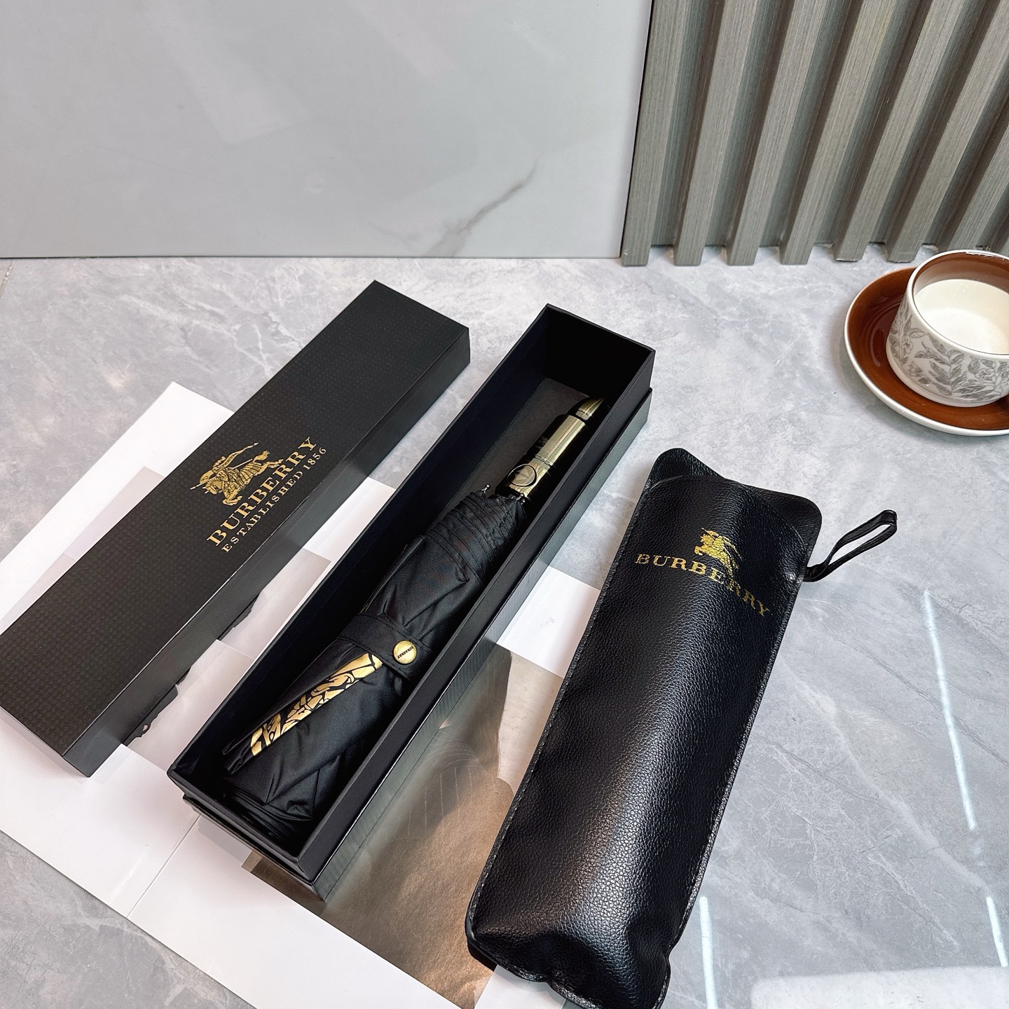 Зонт Burberry черного цвета