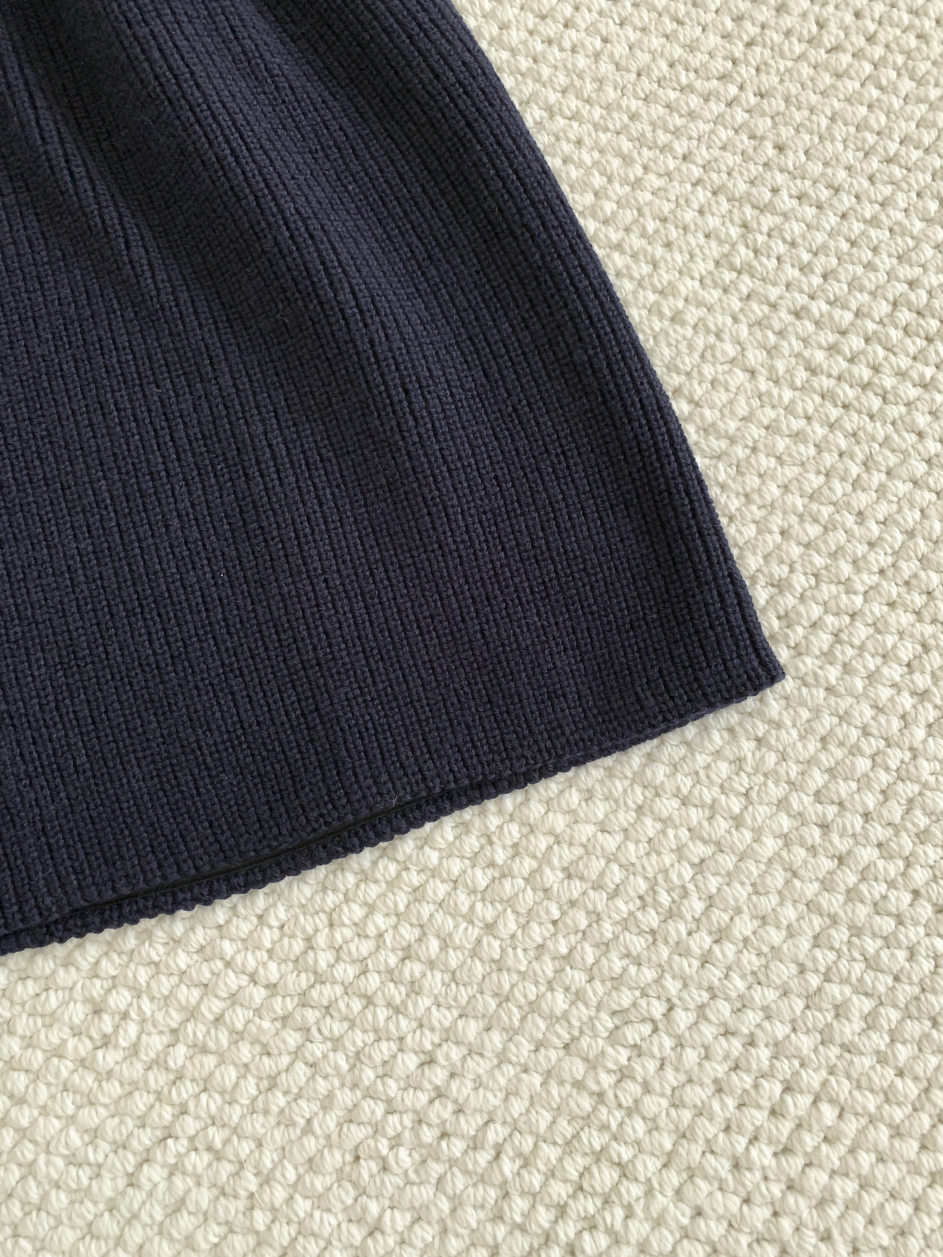 Юбка женская в стиле Prada из шерстяного трикотажа тёмно-синего цвета