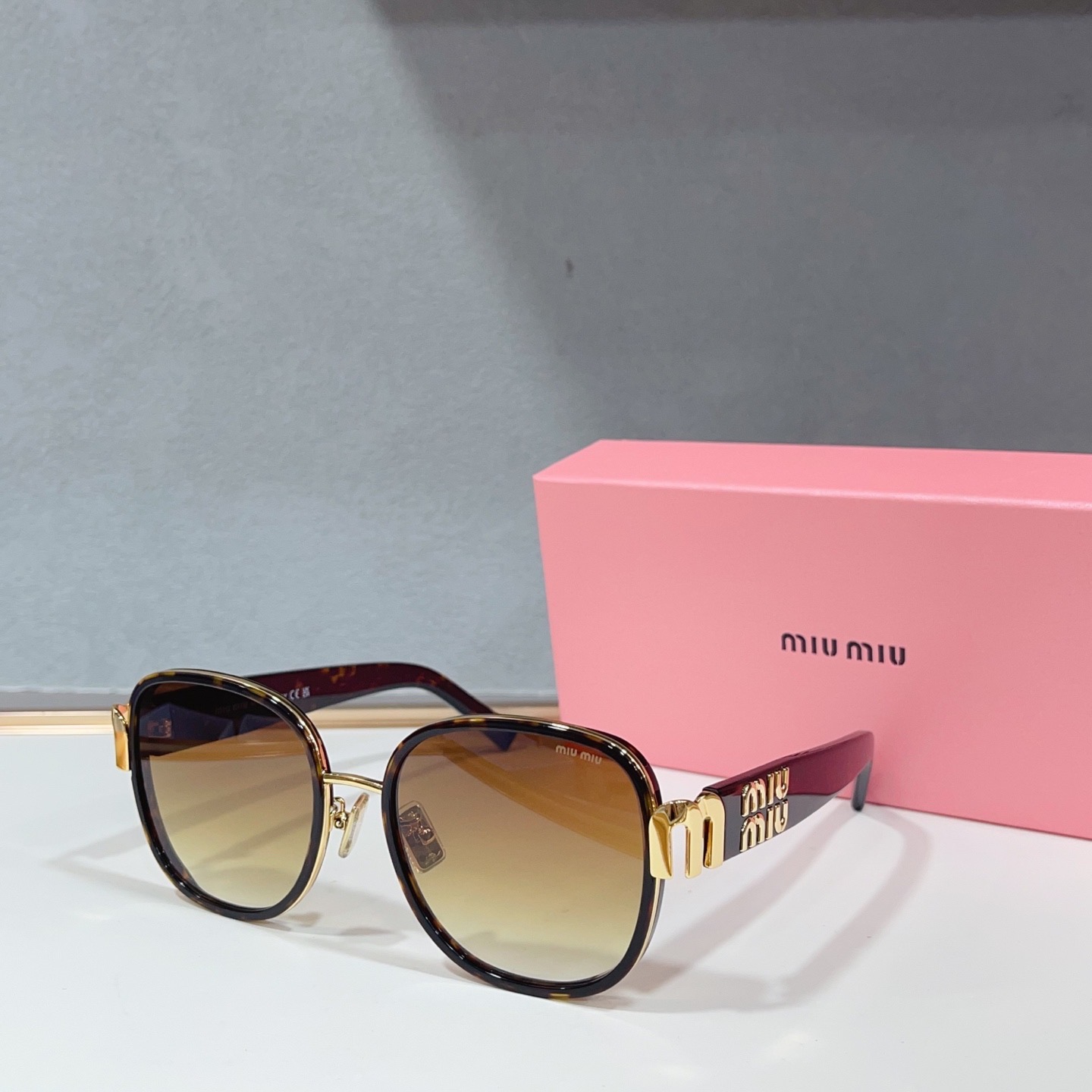 Очки солнцезащитные женские в стиле Miu Miu