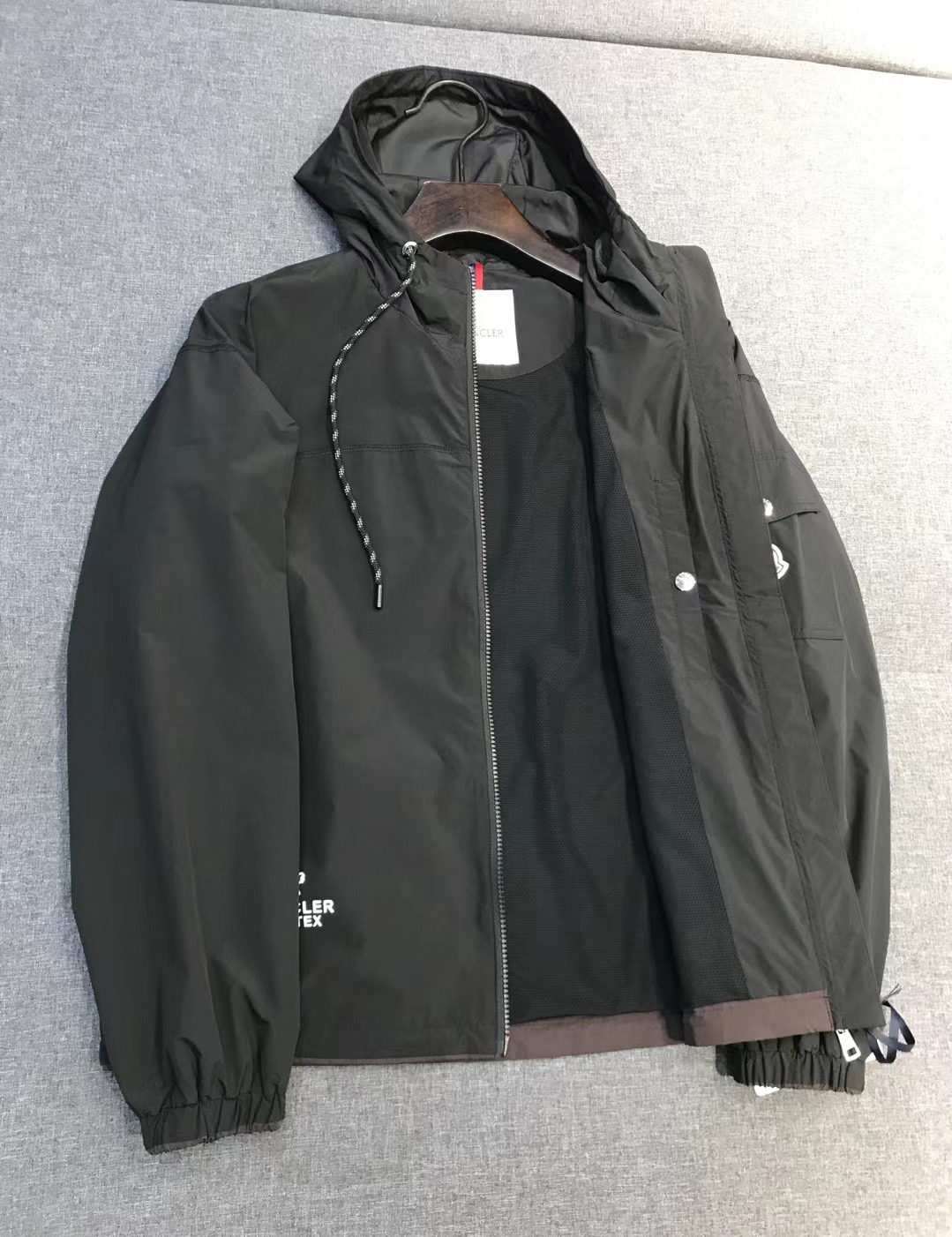 Куртка мужская в стиле Moncler с капюшоном из технологичной ткани Pertex чёрного цвета