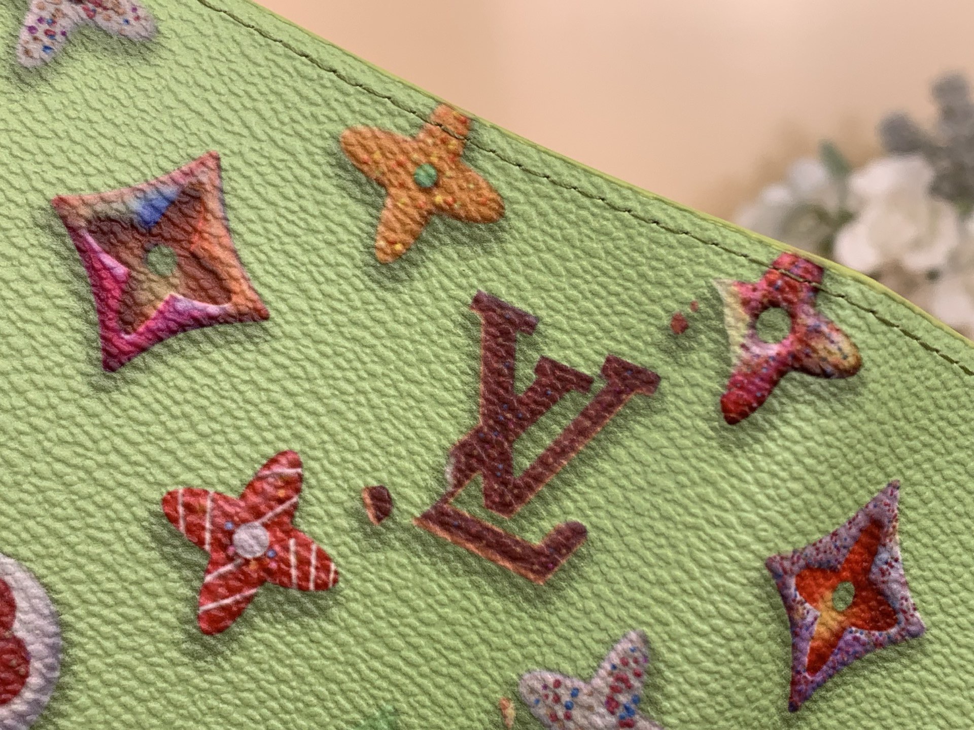 Обложка унисекс для паспорта в стиле Louis Vuitton Monogram Donuts зелёного цвета