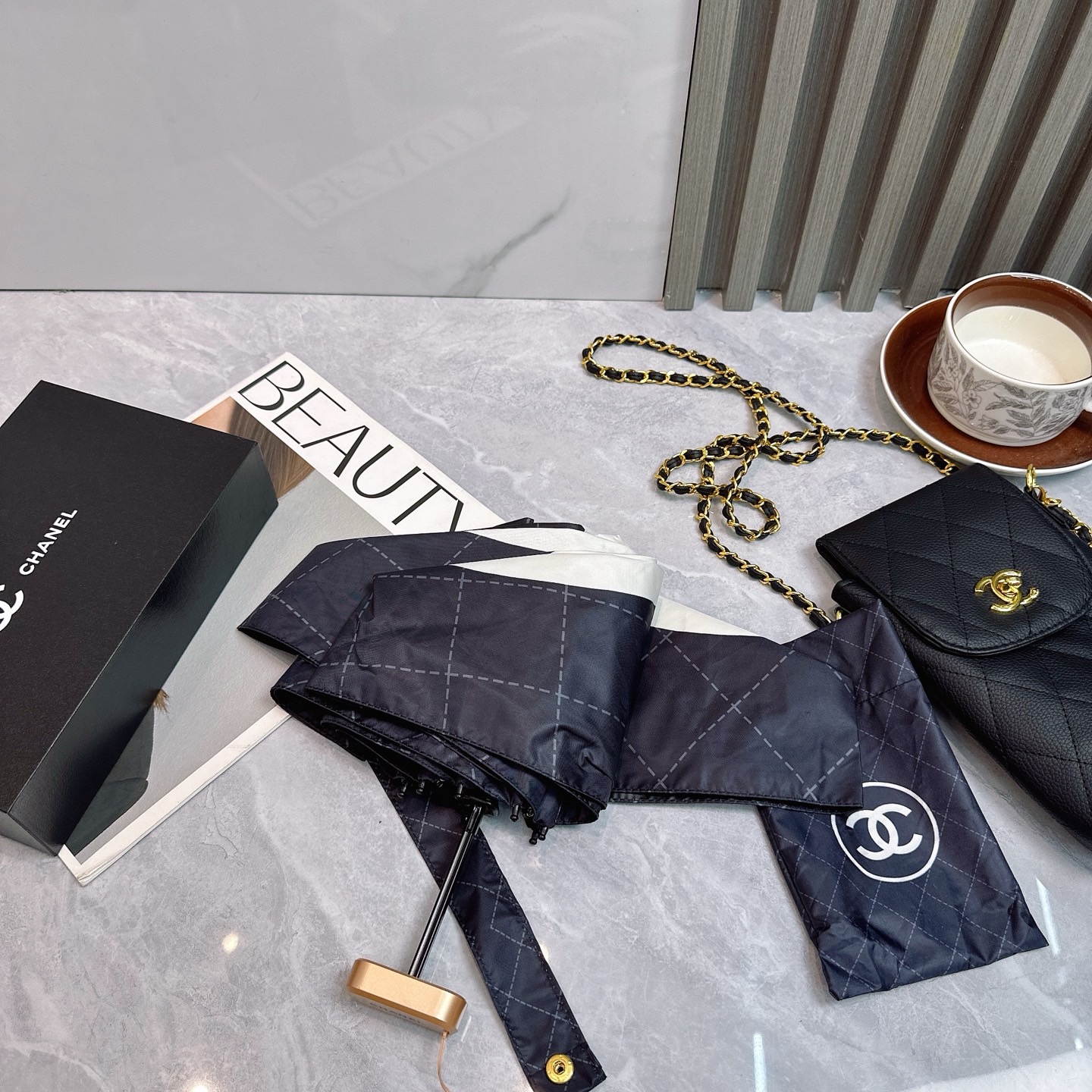 Зонт Chanel с сумкой-чехлом черного цвета