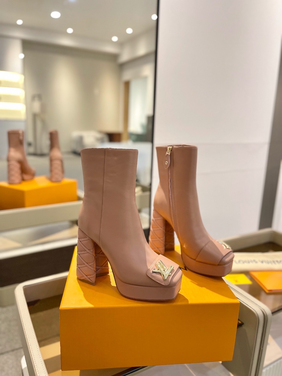 Ботильоны Louis Vuitton Shake Platform Ankle Boot пудрово-розового цвета