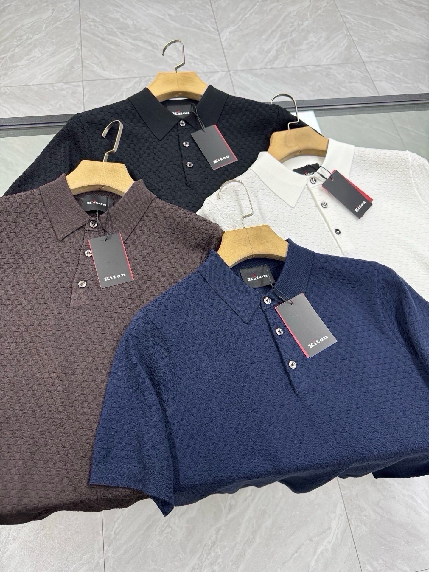 Поло мужское в стиле Kiton из хлопка с текстурной вязкой
