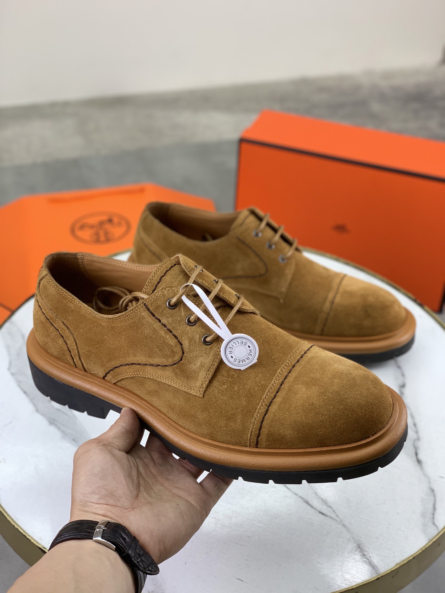 Дерби мужские в стиле Hermes из натуральной замши коричневого цвета