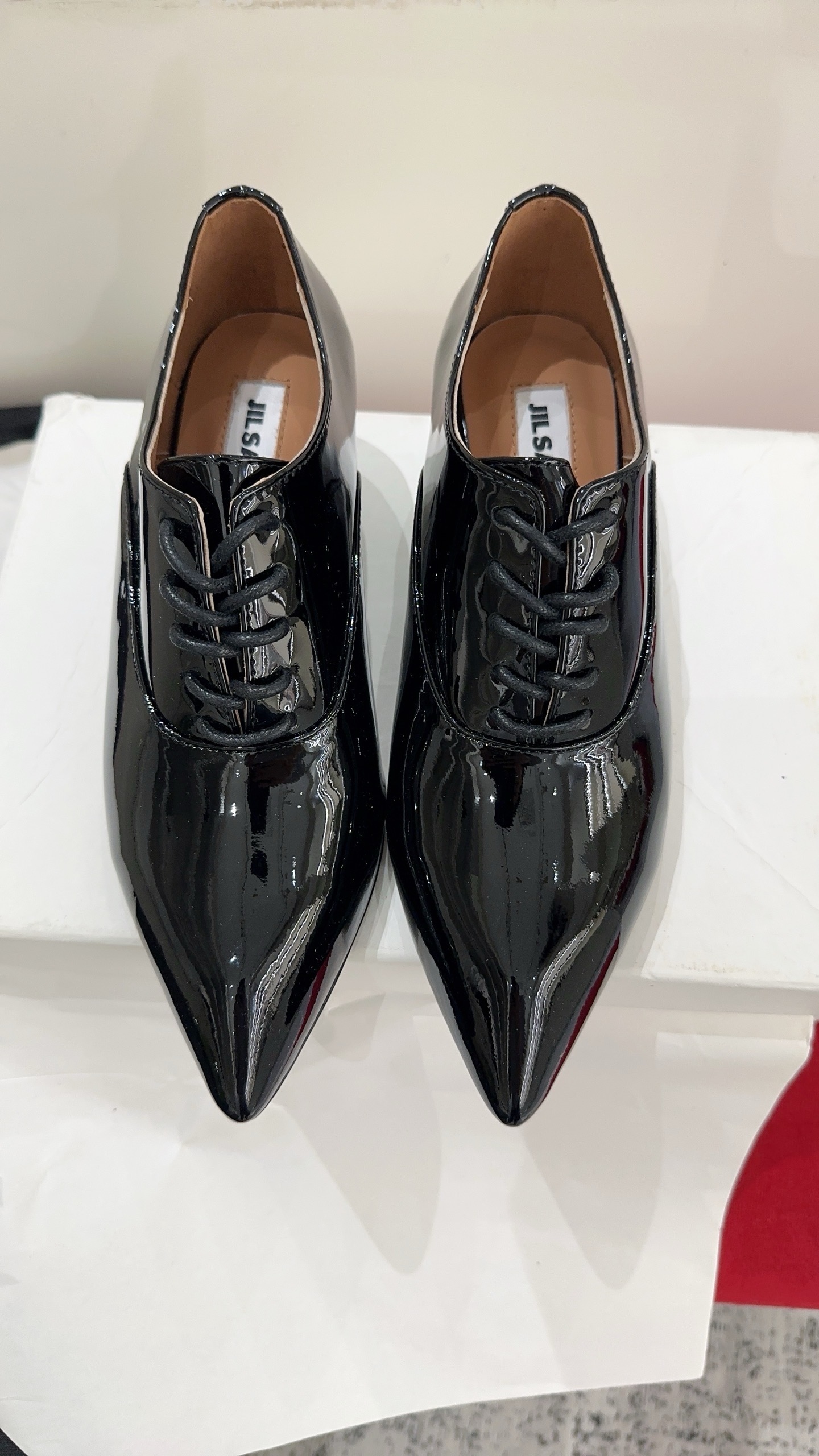Туфли женские в стиле Jil Sander из лаковой натуральной кожи чёрного цвета
