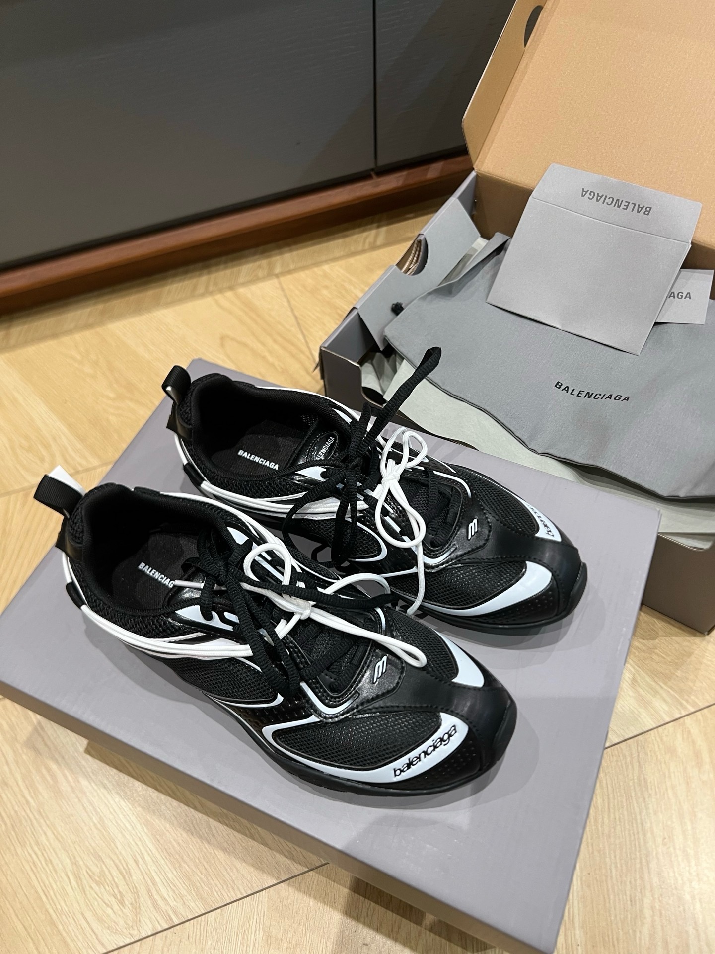 Кроссовки Balenciaga Radar чёрного цвета с серыми вставками