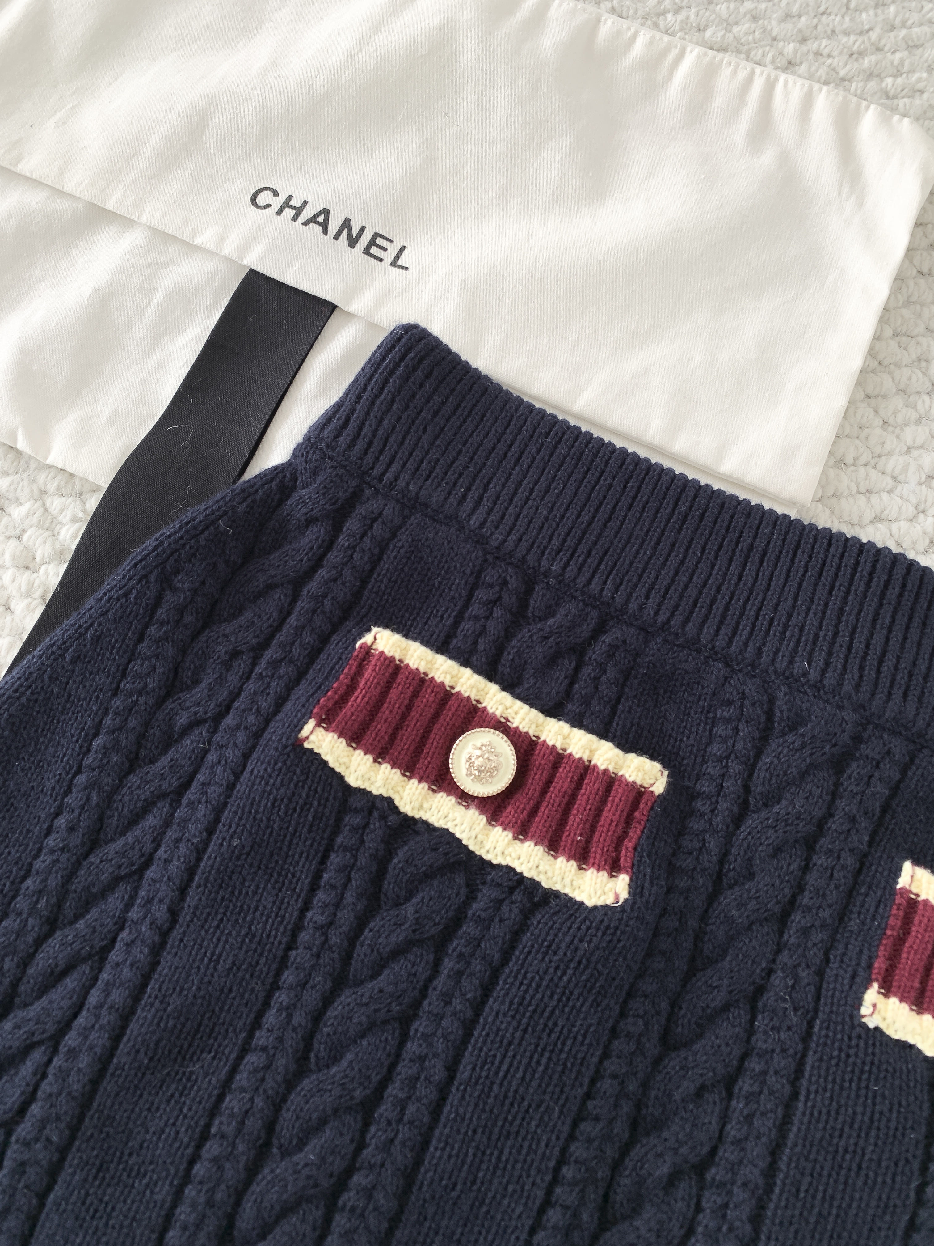 Юбка женская в стиле Chanel тёмно-синего цвета с контрастной отделкой