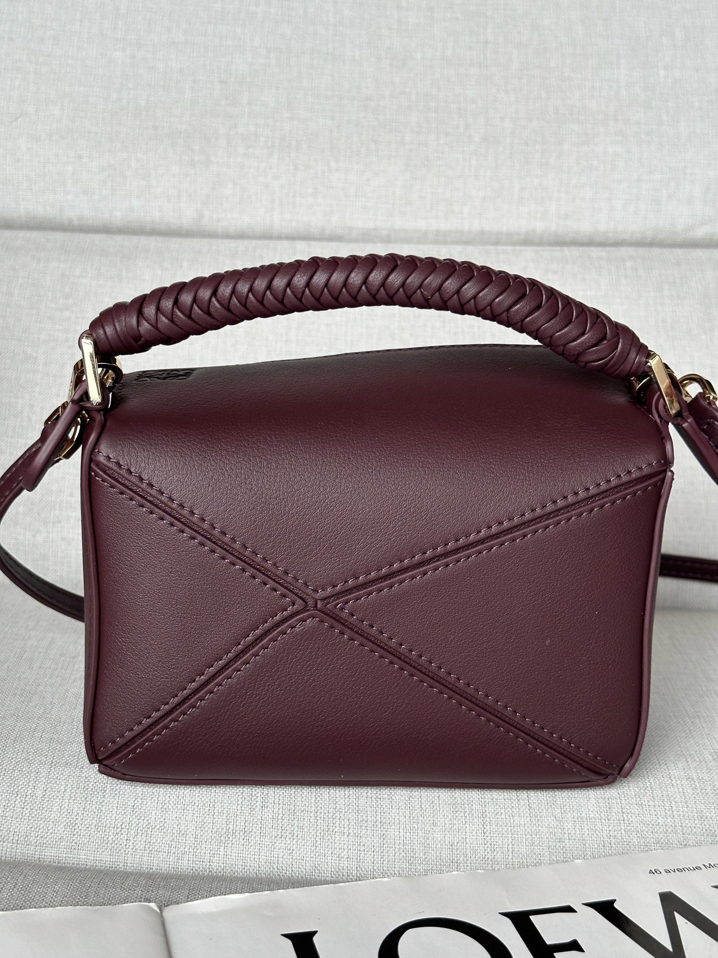 Сумка женская в стиле Loewe Puzzle Mini бордового цвета