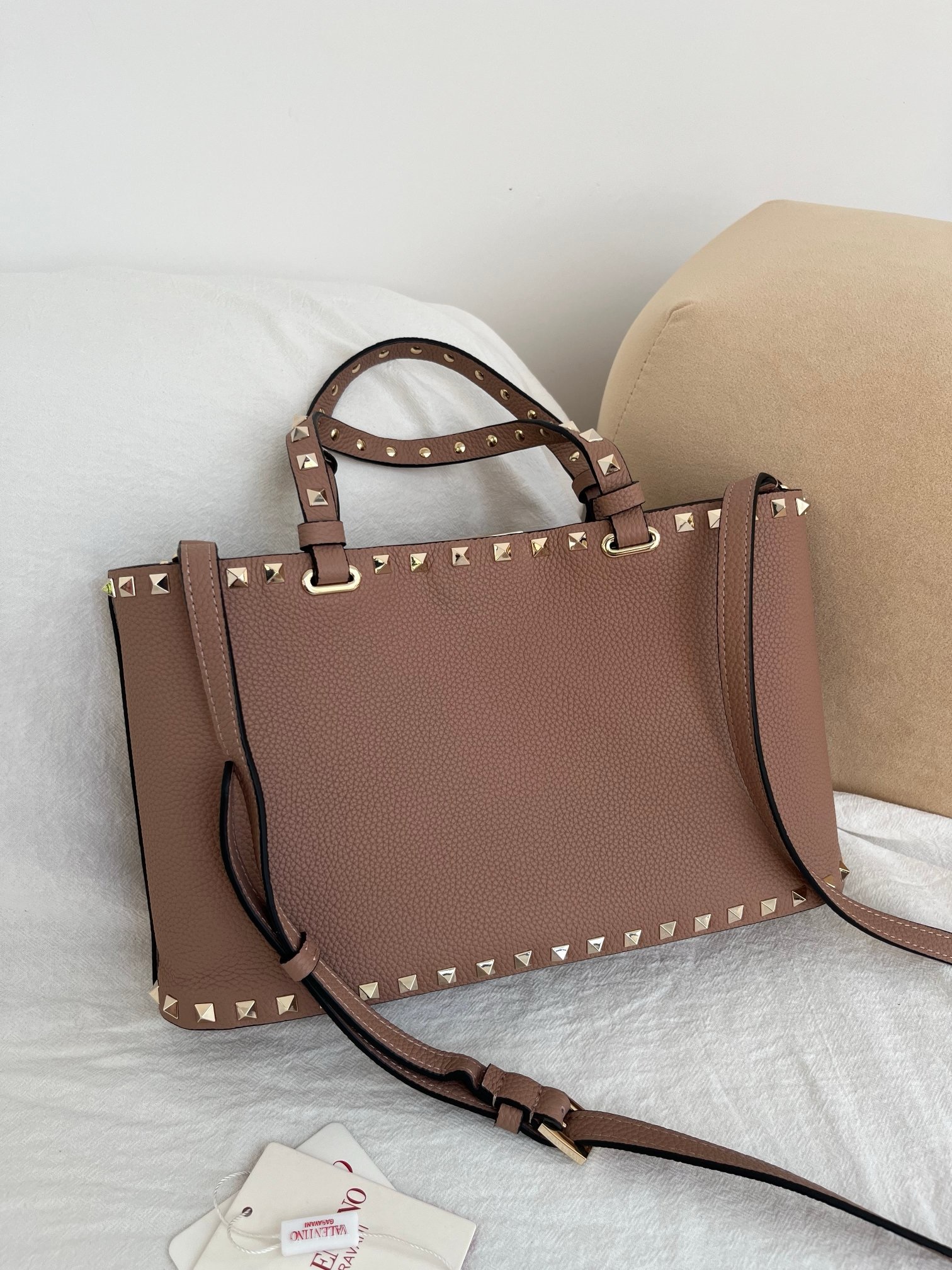 Сумка женская в стиле Valentino Garavani Rockstud таупового цвета