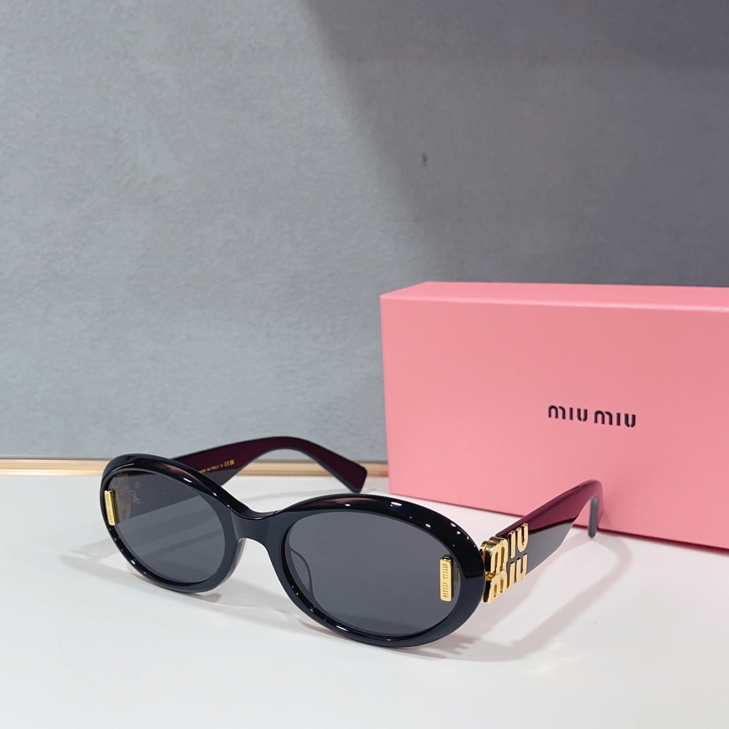 Очки солнцезащитные женские в стиле Miu Miu овальной формы