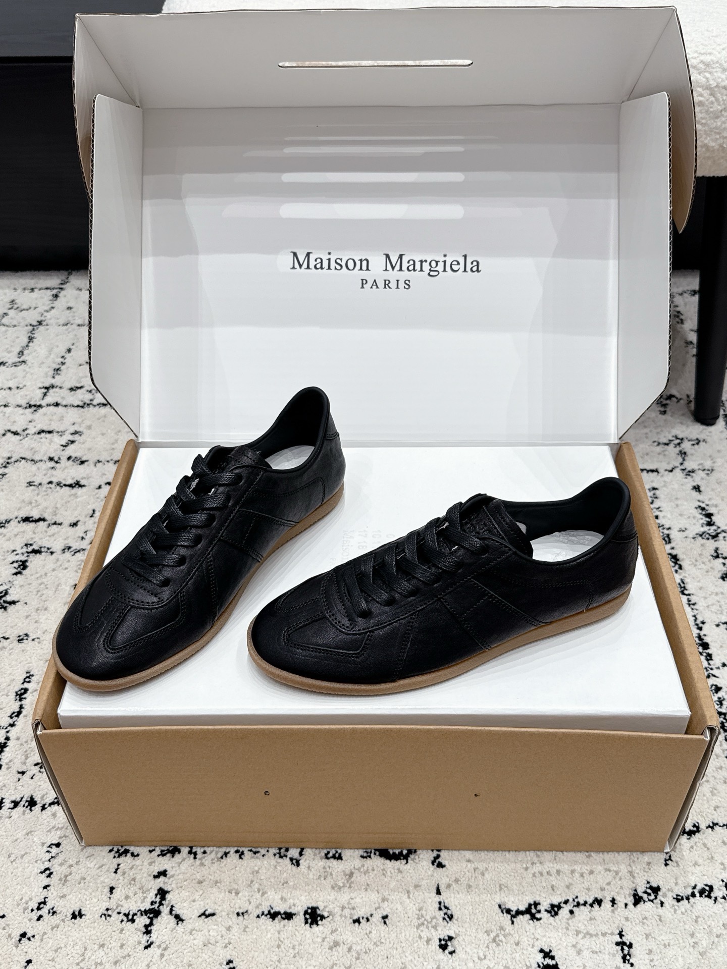 Кроссовки унисекс в стиле Maison Margiela MM6 German Trainer чёрного цвета