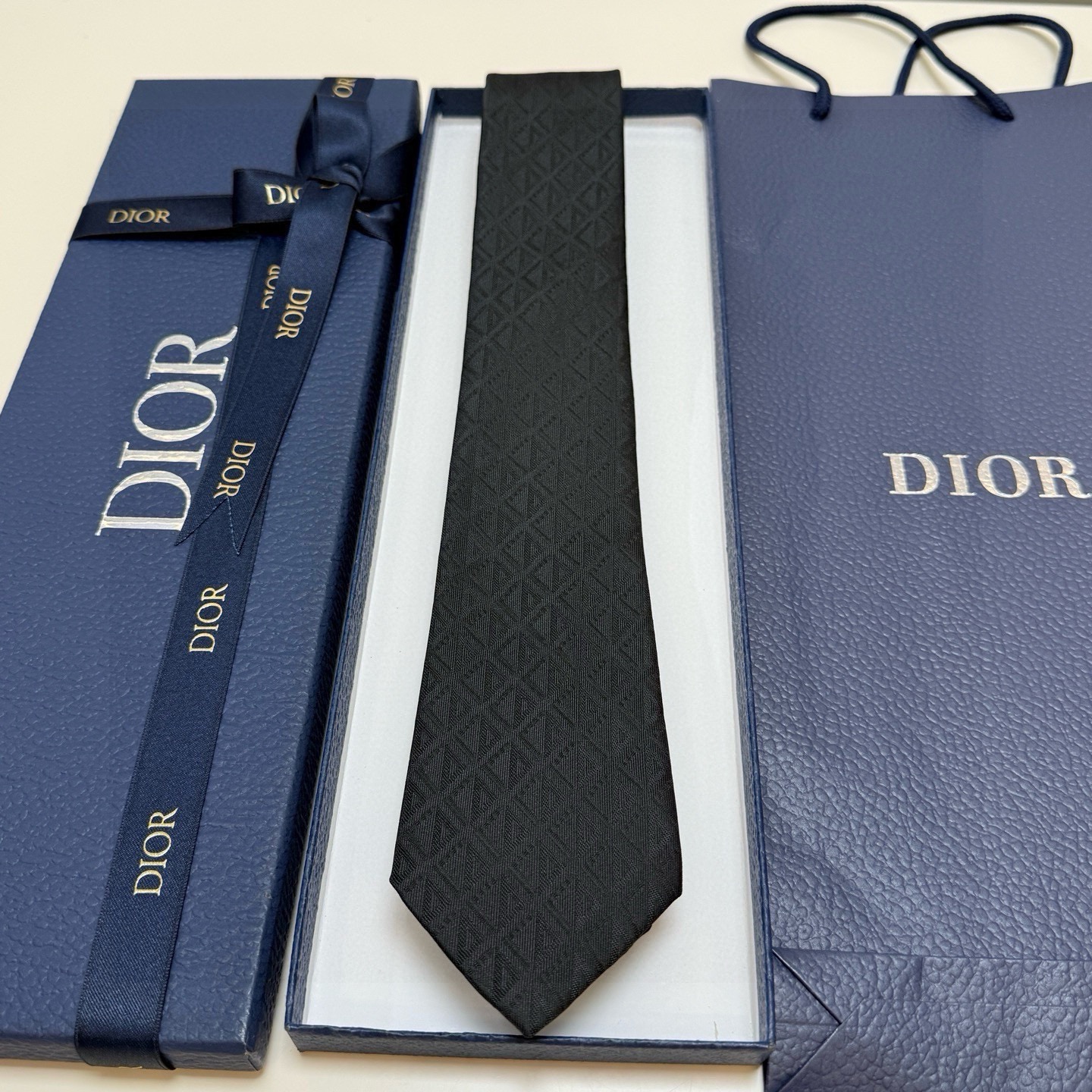 Галстук мужской в стиле Dior чёрного цвета с жаккардовым узором
