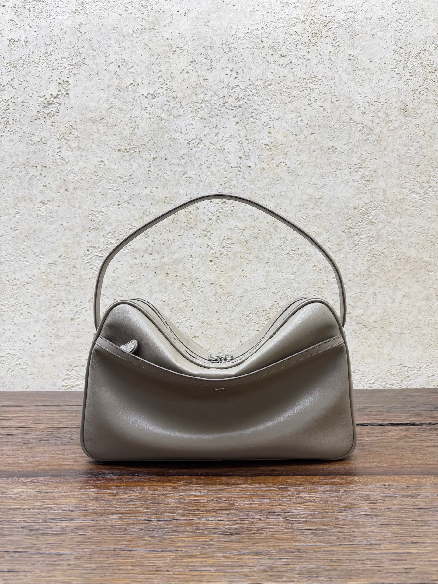 Сумка женская Acne Studios Camera Bag серого цвета
