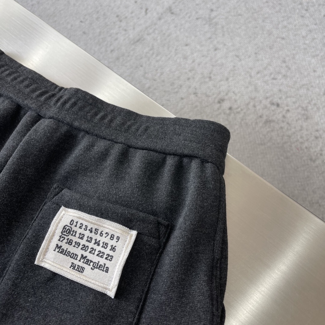 Брюки мужские в стиле Maison Margiela тёмно-серого цвета с утеплённой подкладкой