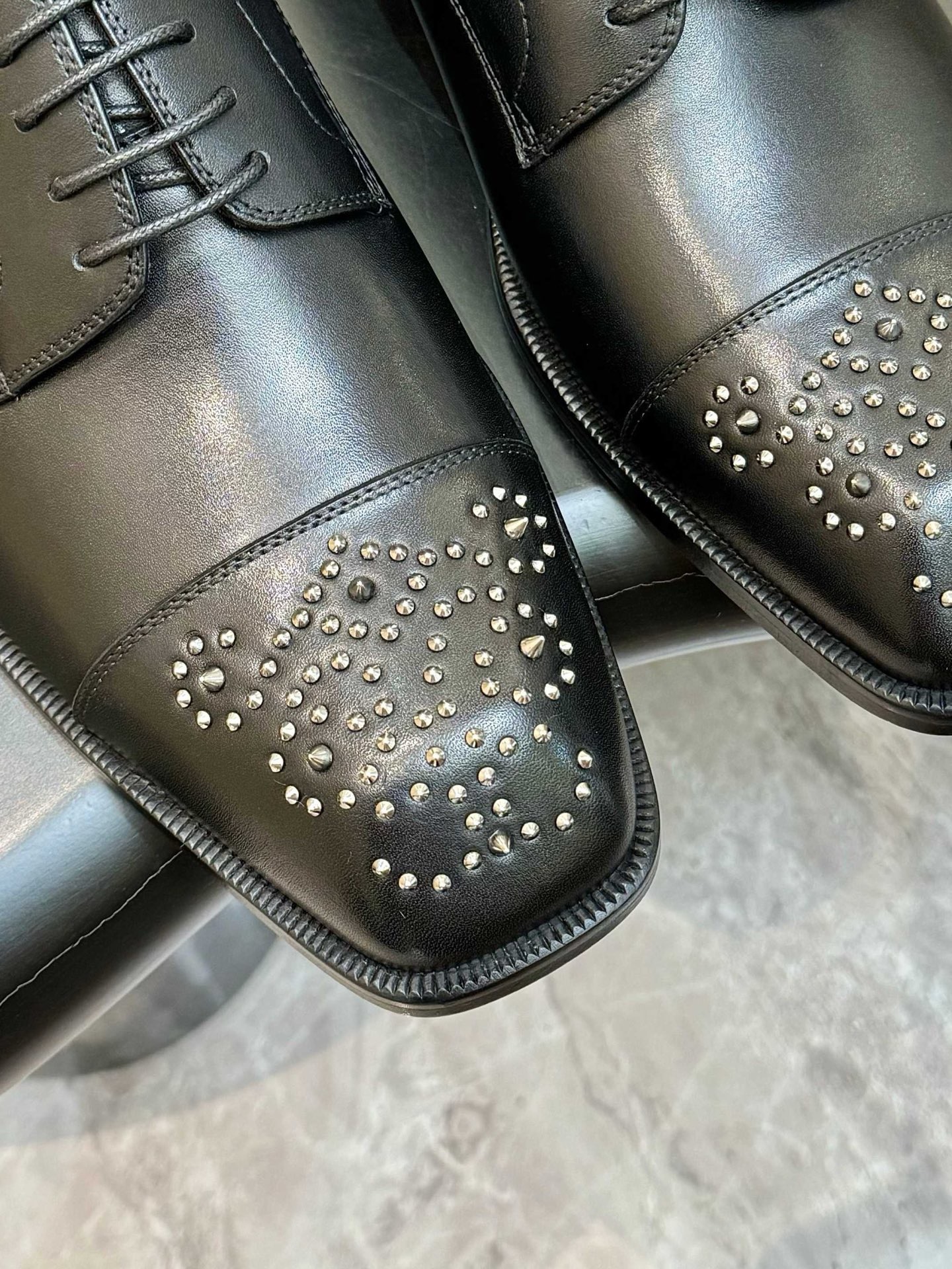 Туфли-дерби мужские Christian Louboutin Grave Derby чёрного цвета