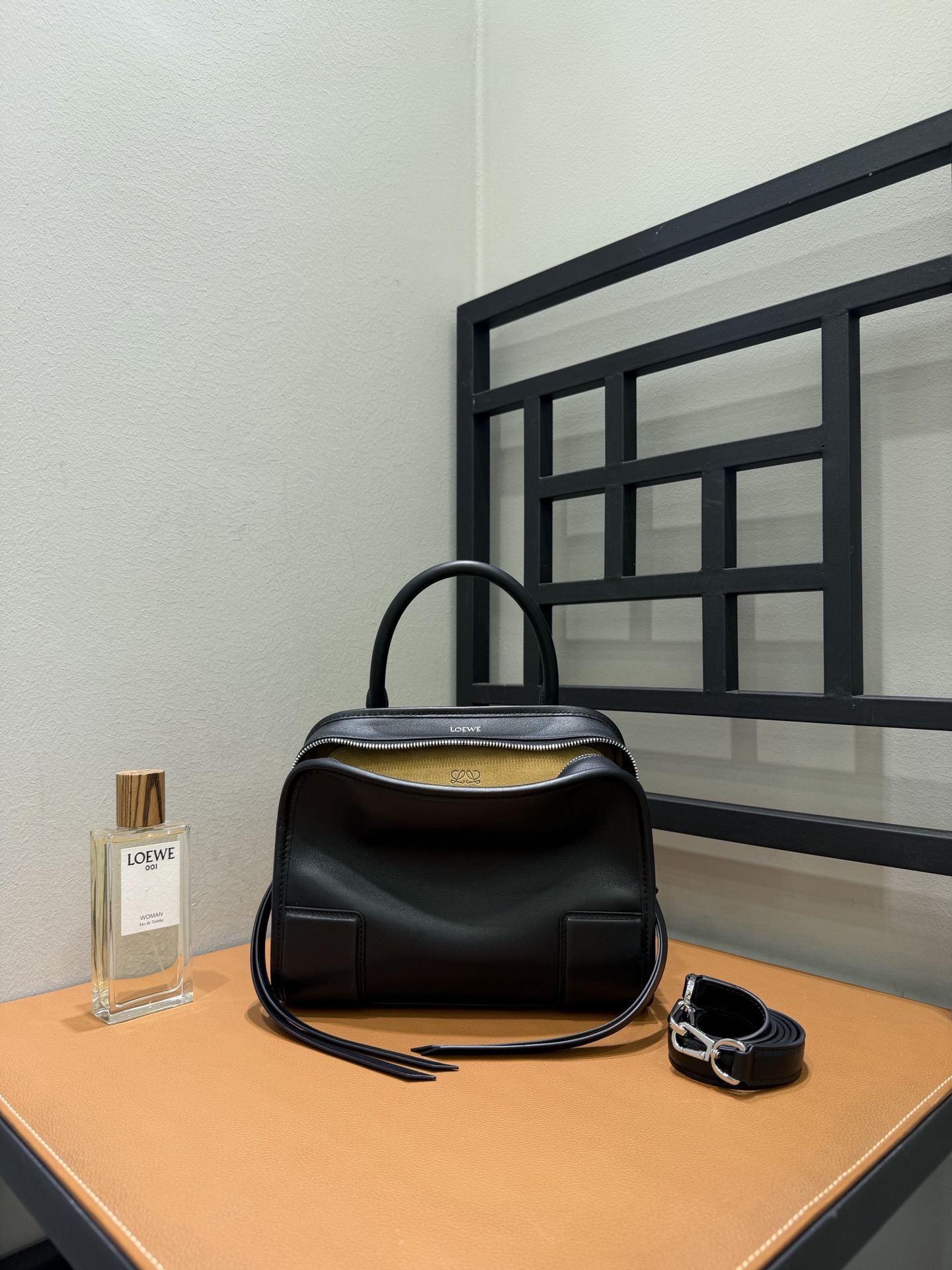 Сумка женская в стиле Loewe Amazona 180 чёрного цвета